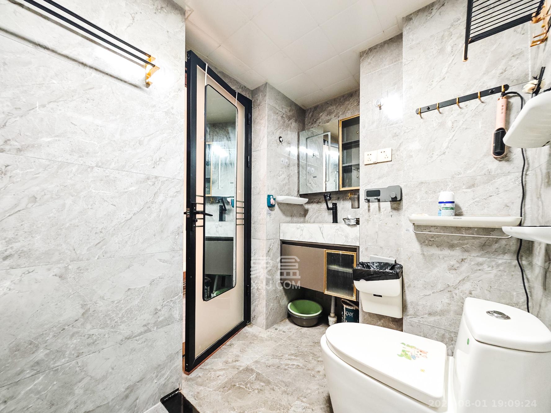 福晟钱隆国际（晟冉景苑）  1室1厅1卫    38.8万卫生间