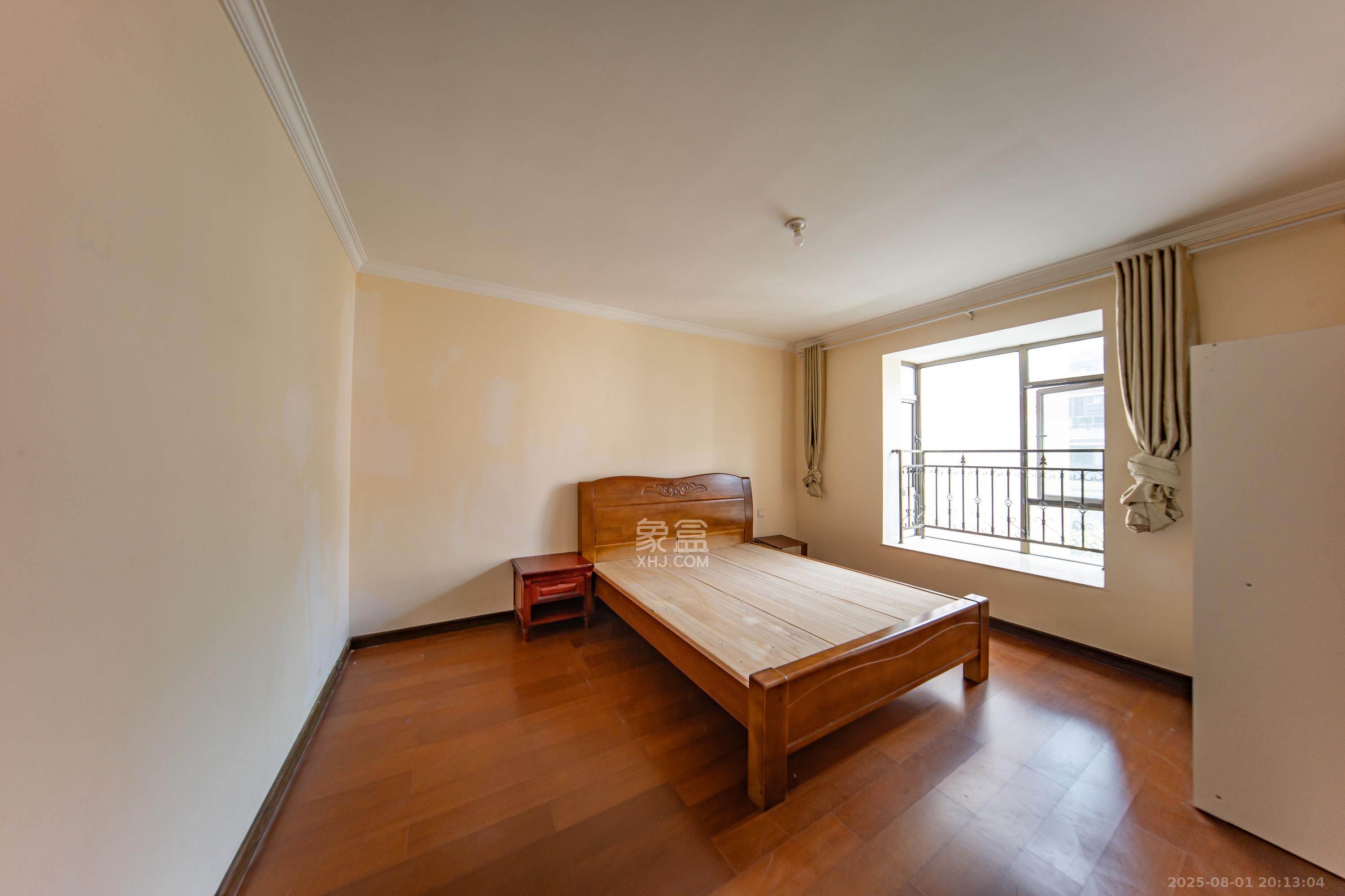 江山帝景雅典  3室2厅2卫    113.0万卧室