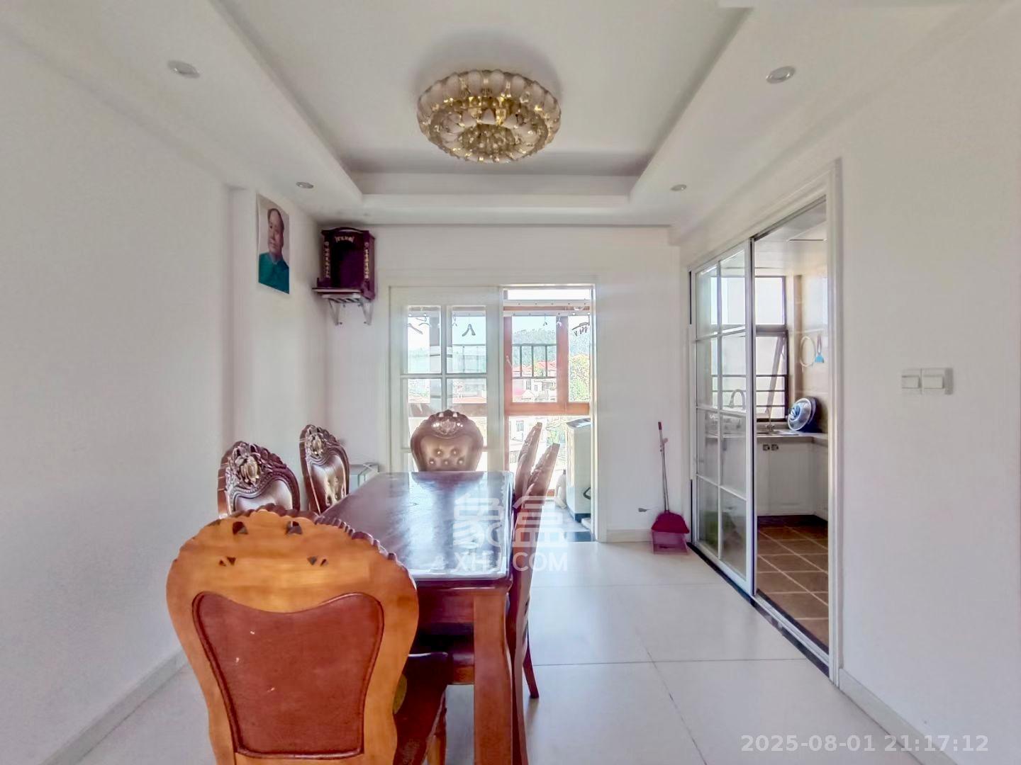 卓越麓山别墅(麓山峰境产权麓山花苑) 4室2厅2卫 2200.0元/月 卓越麓山别墅(麓山峰境产权麓山花苑) 4室2厅2卫 2200.0元/月室内图