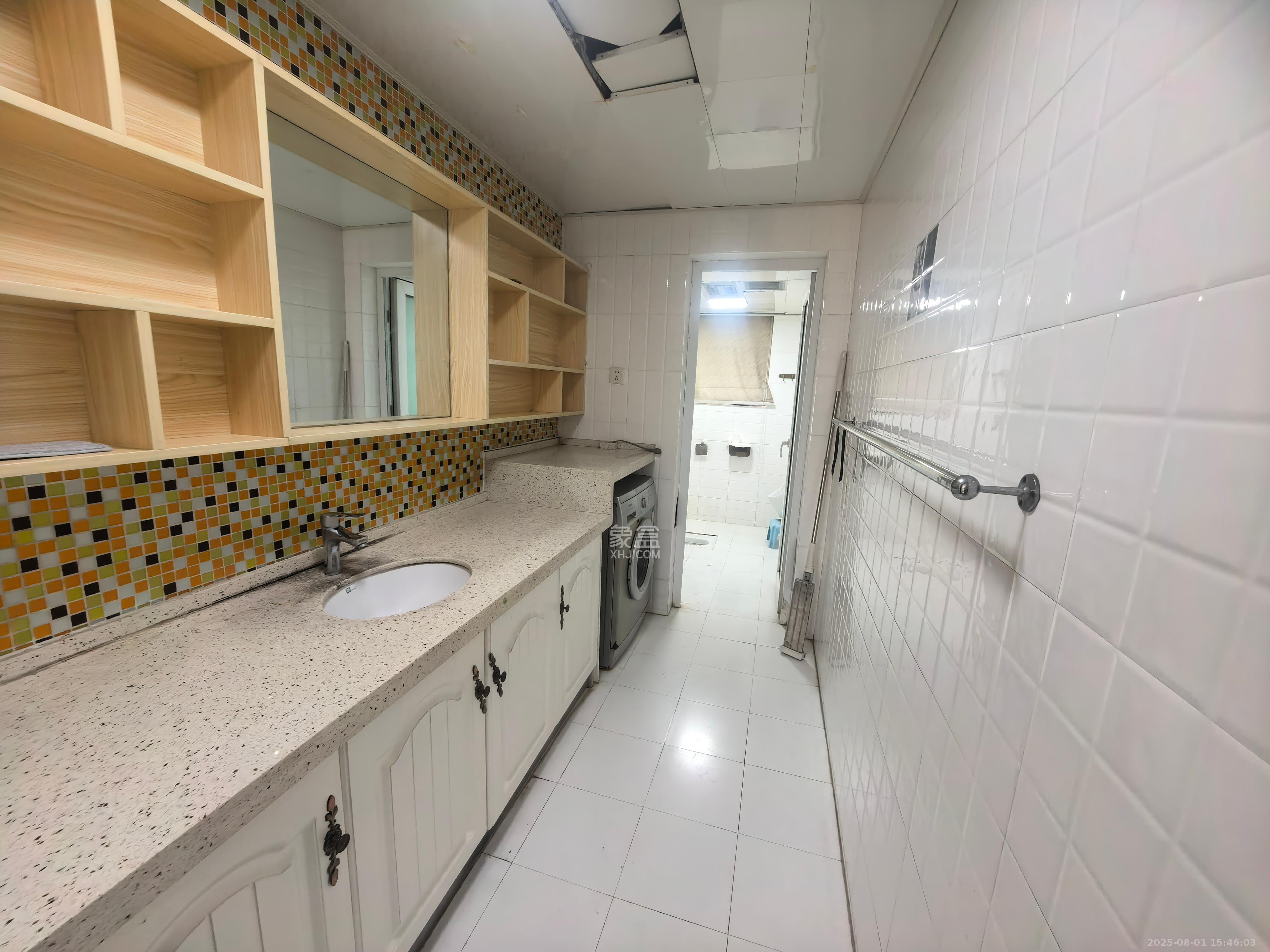 嘉盛华庭（一期、二期、三期）  3室2厅2卫    3000.0元/月室内图