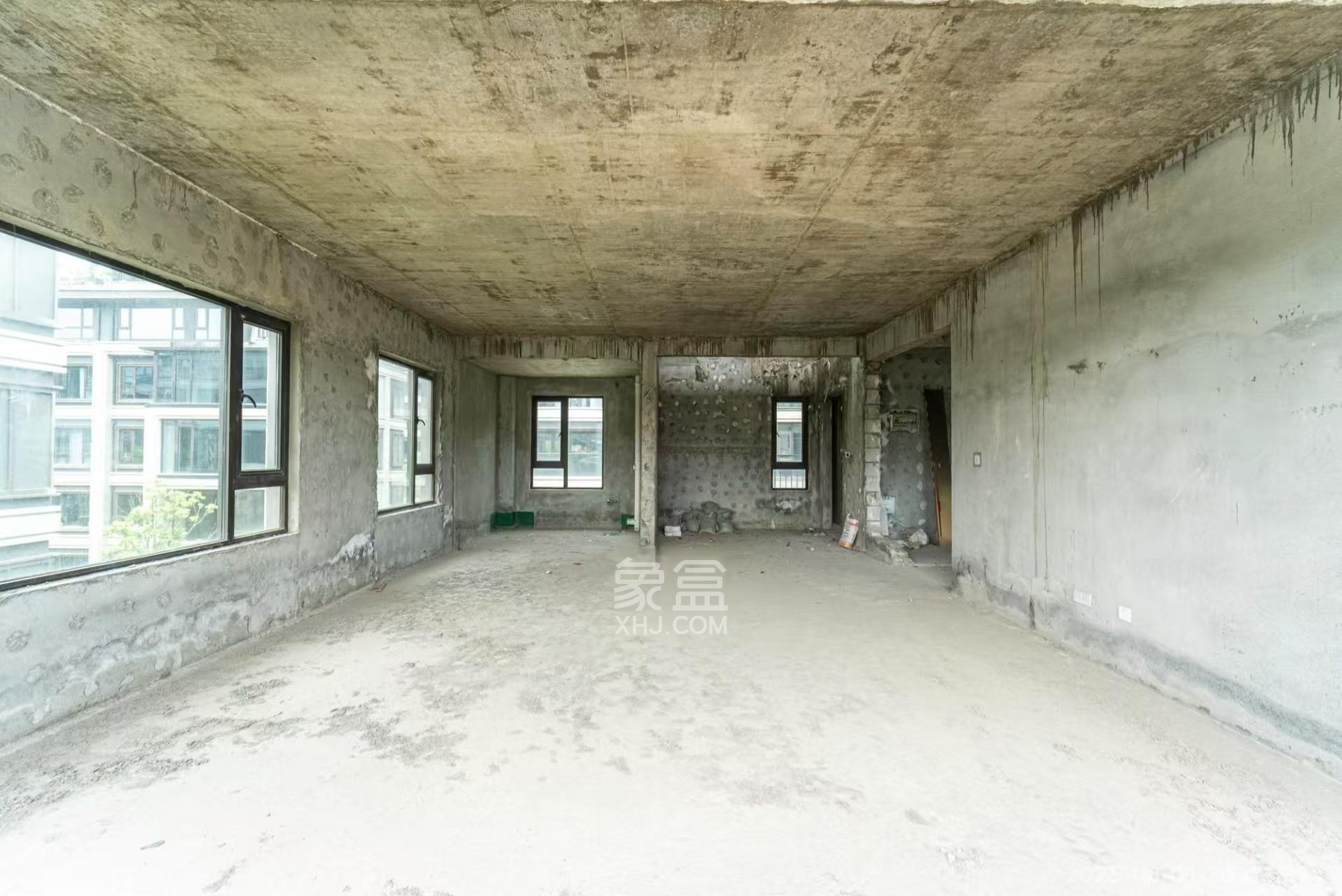 东原麓印长江C区  4室2厅2卫   328.00万客厅