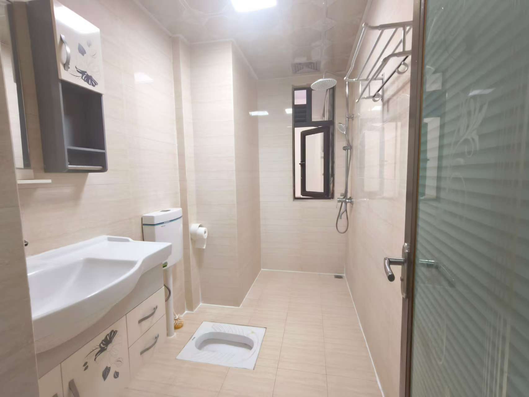 和风江岸  3室2厅2卫   3200.00元/月室内图