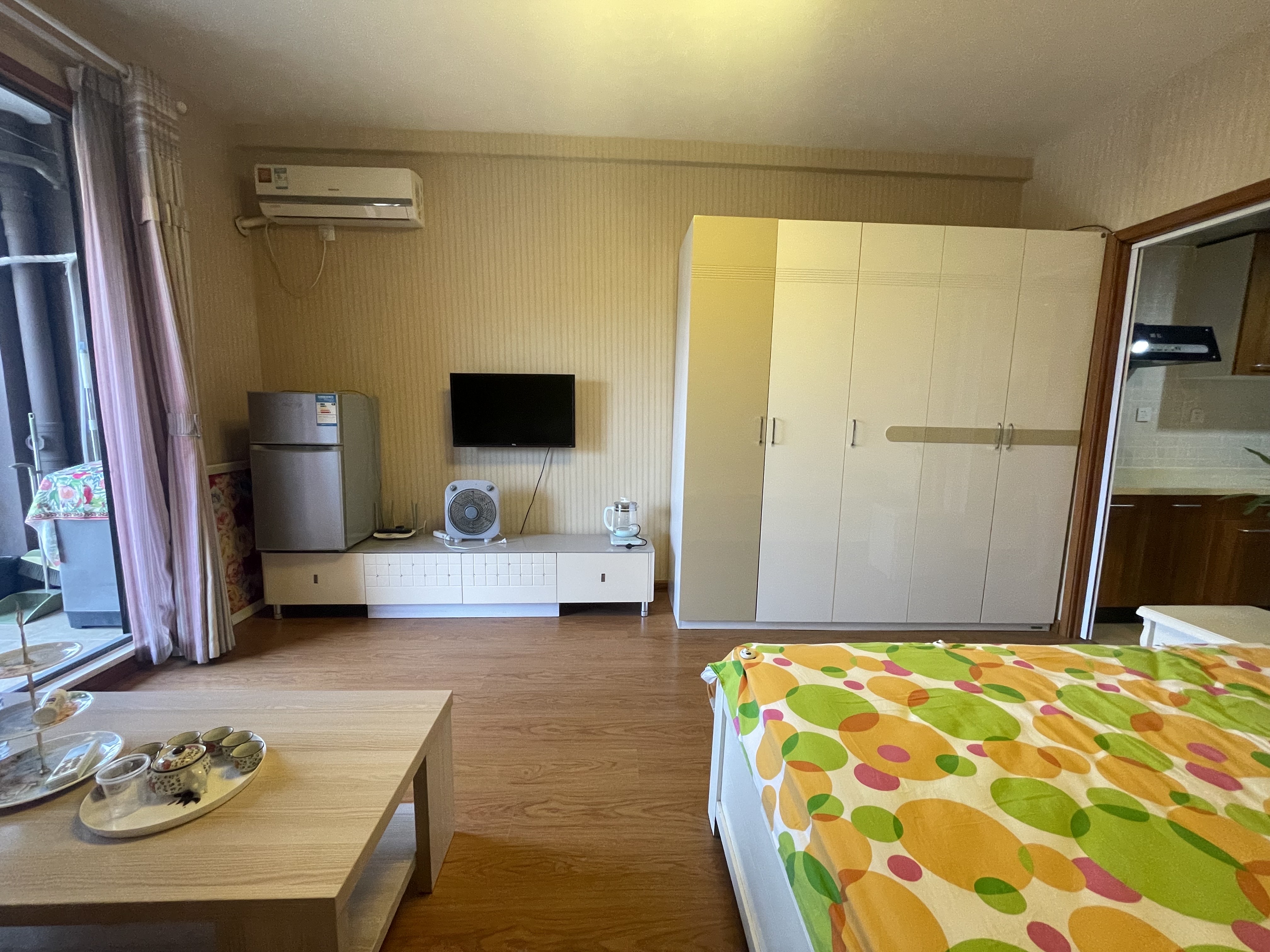 蓝色港湾  1室1厅1卫    1000.0元/月 蓝色港湾  1室1厅1卫    1000.0元/月室内图