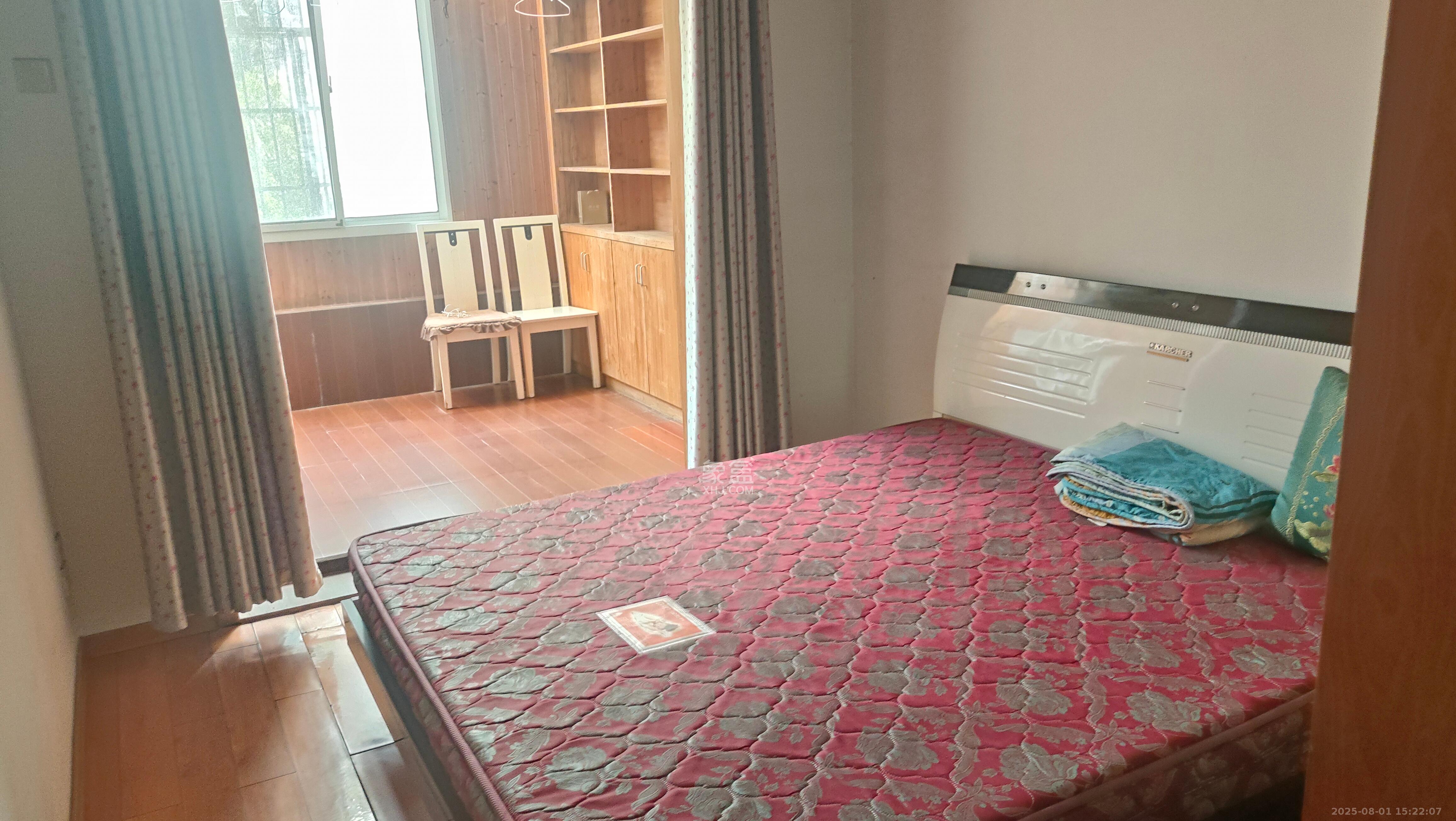 山水人家三期  3室2厅2卫    1800.0元/月室内图