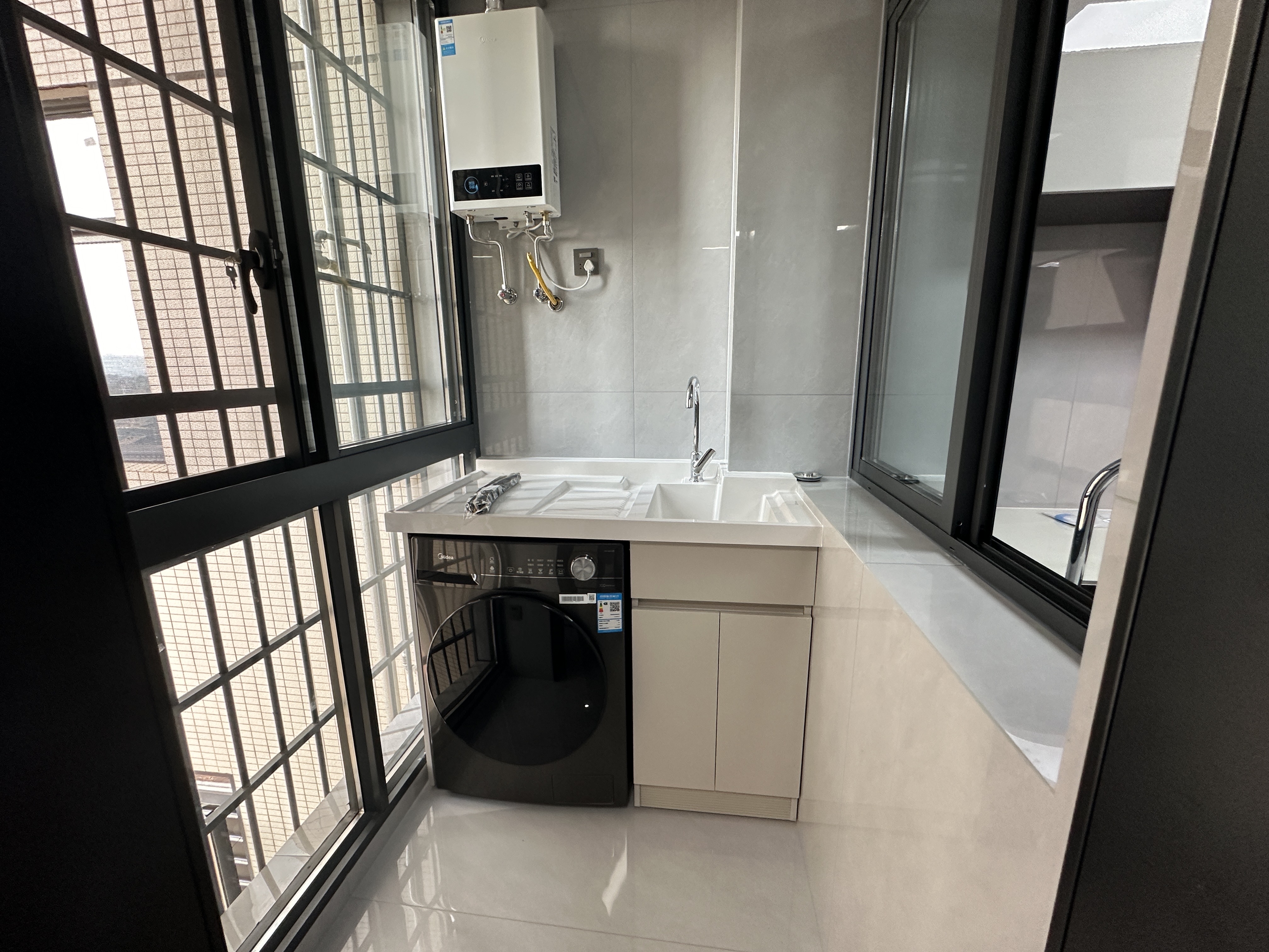 互助小区电梯房  2室1厅1卫   1500.00元/月室内图