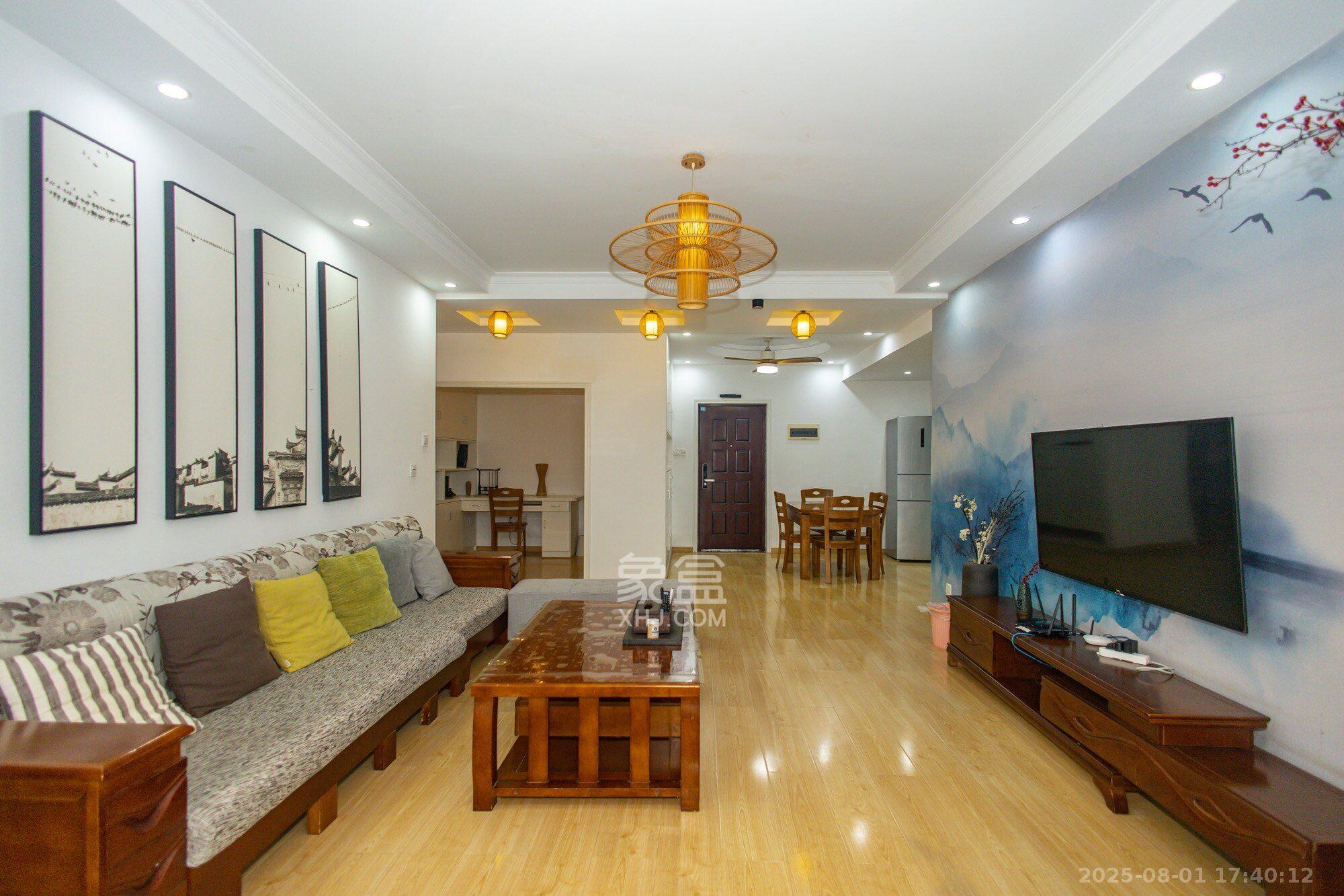 蓝山郡  3室2厅2卫    2400.0元/月 蓝山郡  3室2厅2卫    2400.0元/月