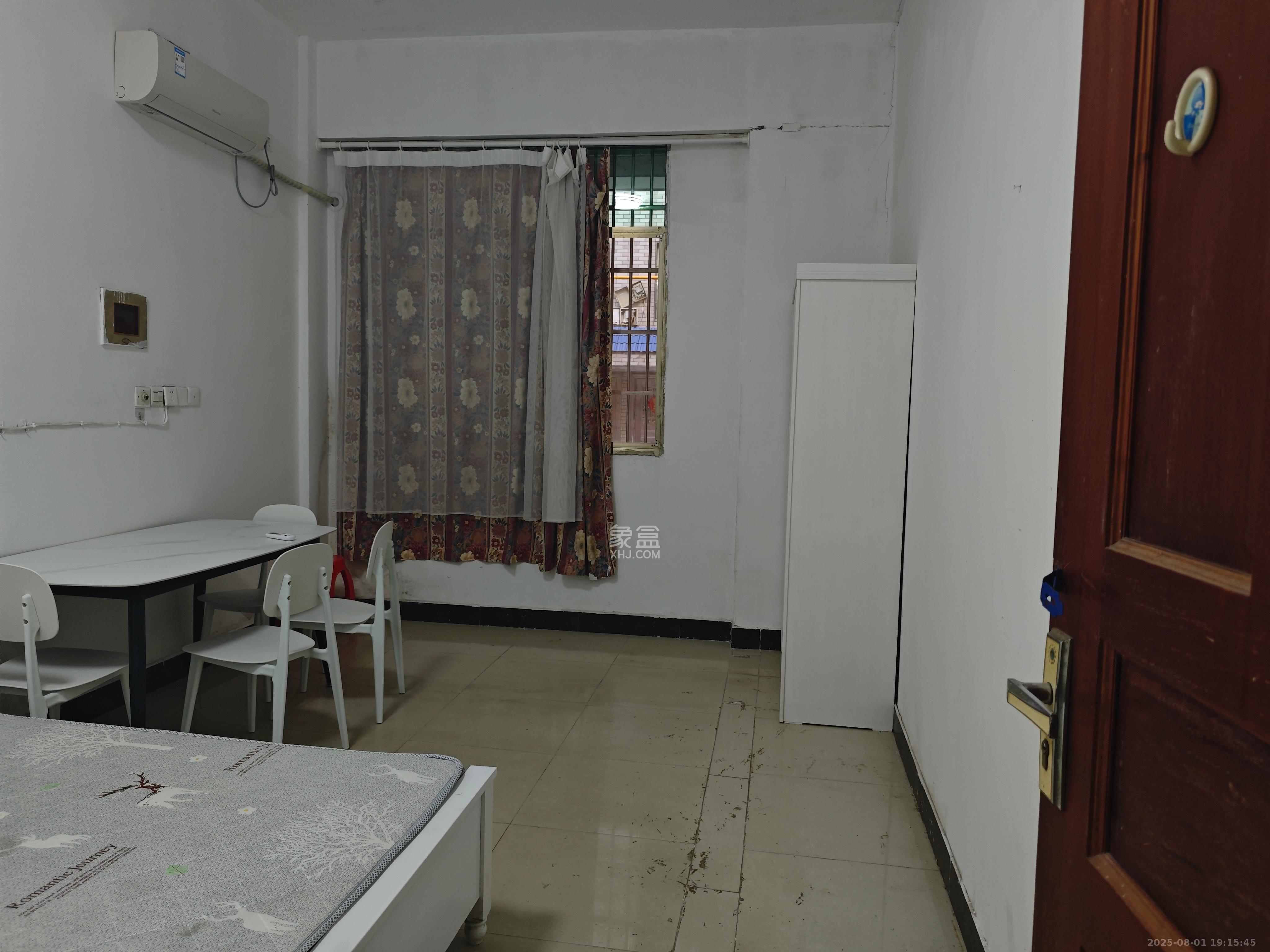 岳北社区  1室1厅1卫    1700.0元/月室内图