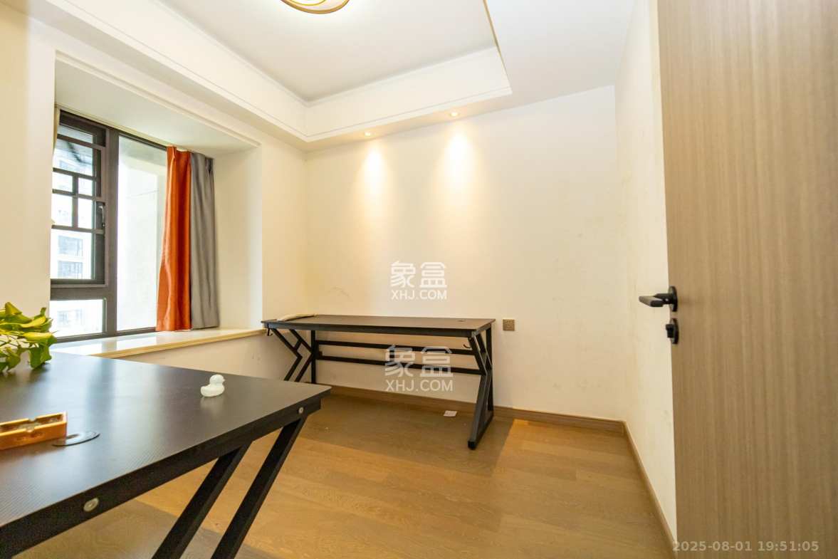 东原麓印长江A区  4室2厅2卫    140.0万 东原麓印长江A区  4室2厅2卫    140.0万卧室