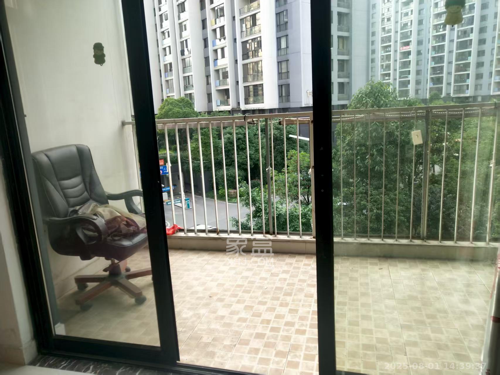 阳光100三期 2室2厅1卫 2400.0元/月 阳光100三期 2室2厅1卫 2400.0元/月室内图