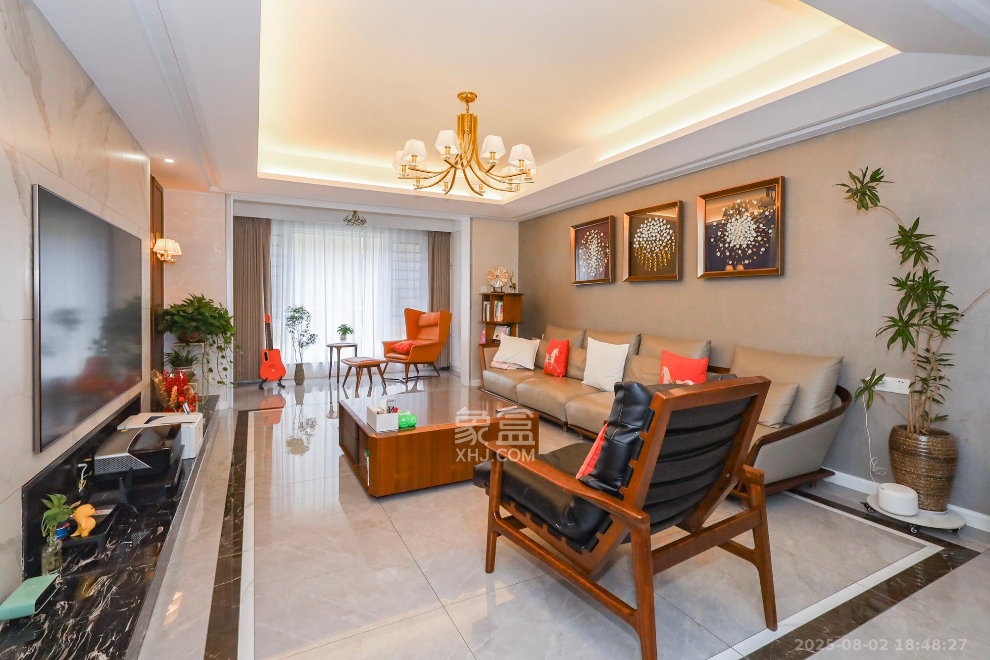 八方小区C区  3室2厅2卫    488.0万客厅