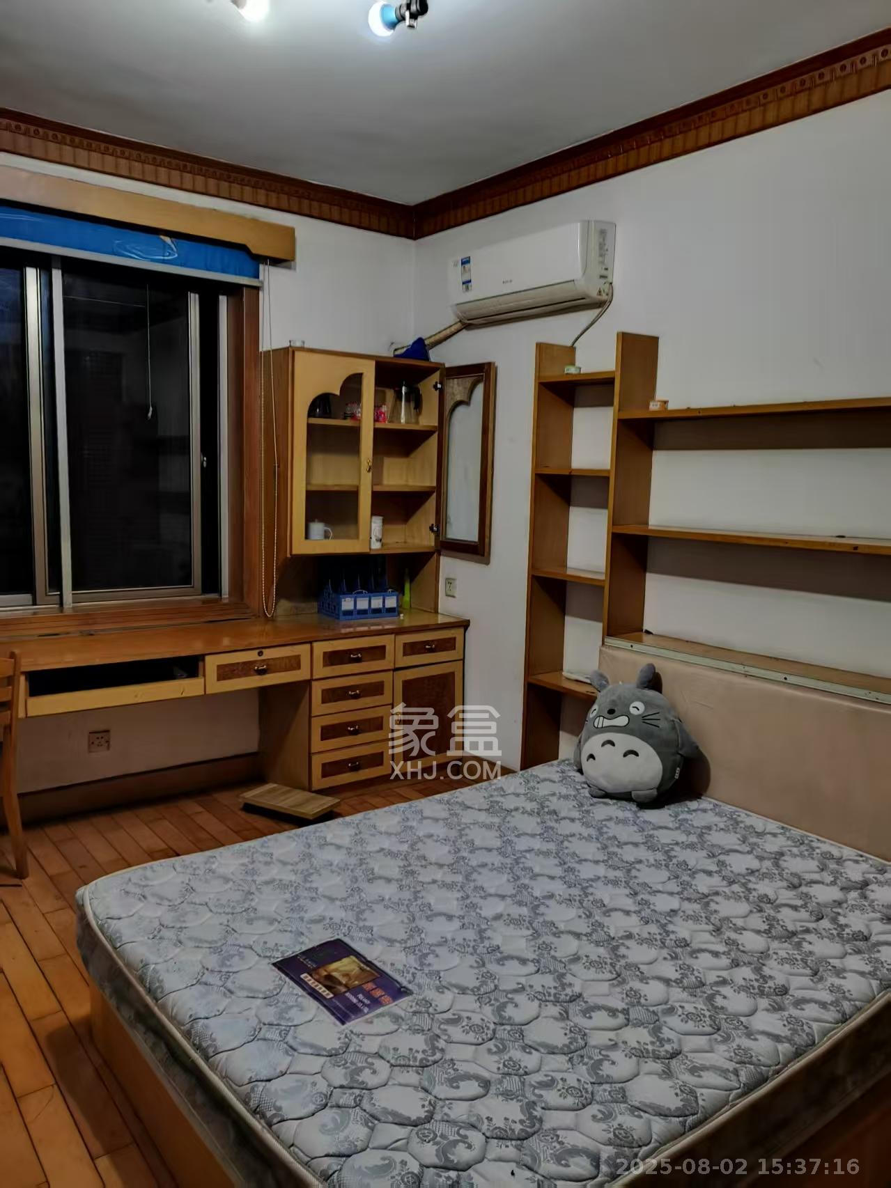 地税五分局小区  4室2厅1卫    2200.0元/月 地税五分局小区  4室2厅1卫    2200.0元/月室内图