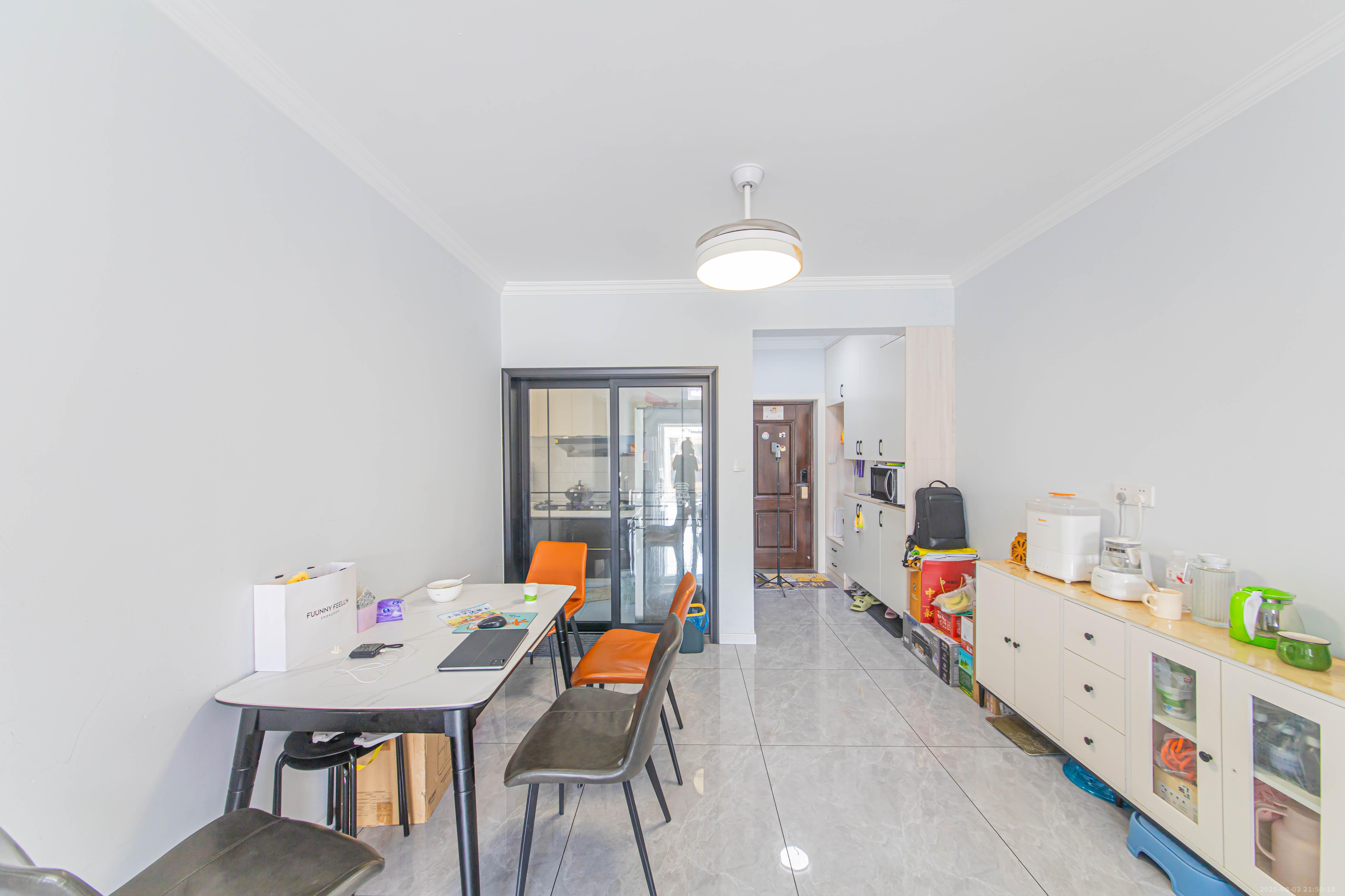 北辰中央公园DF区  3室2厅1卫    82.0万客厅