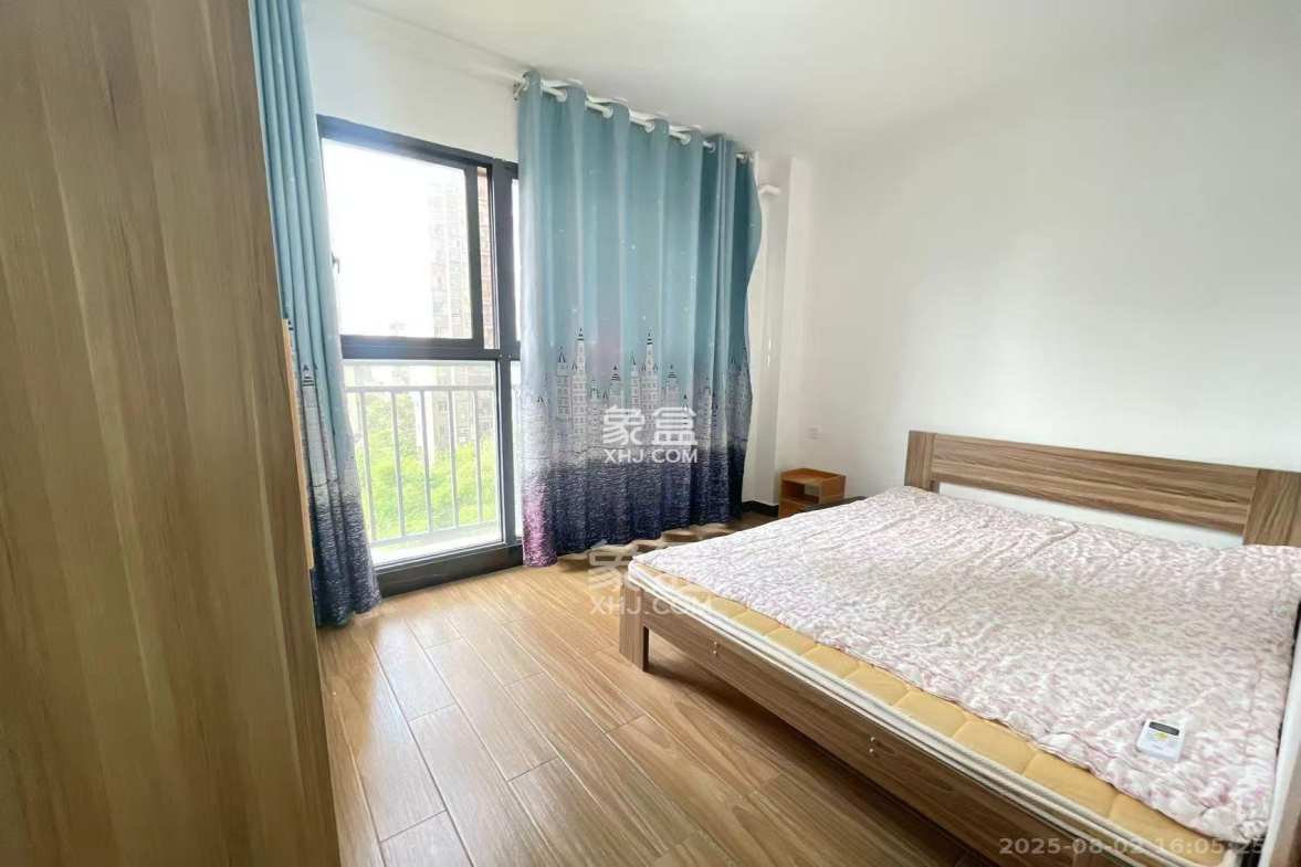 荣盛花语书苑 4室2厅2卫 4100.0元/月 荣盛花语书苑 4室2厅2卫 4100.0元/月室内图