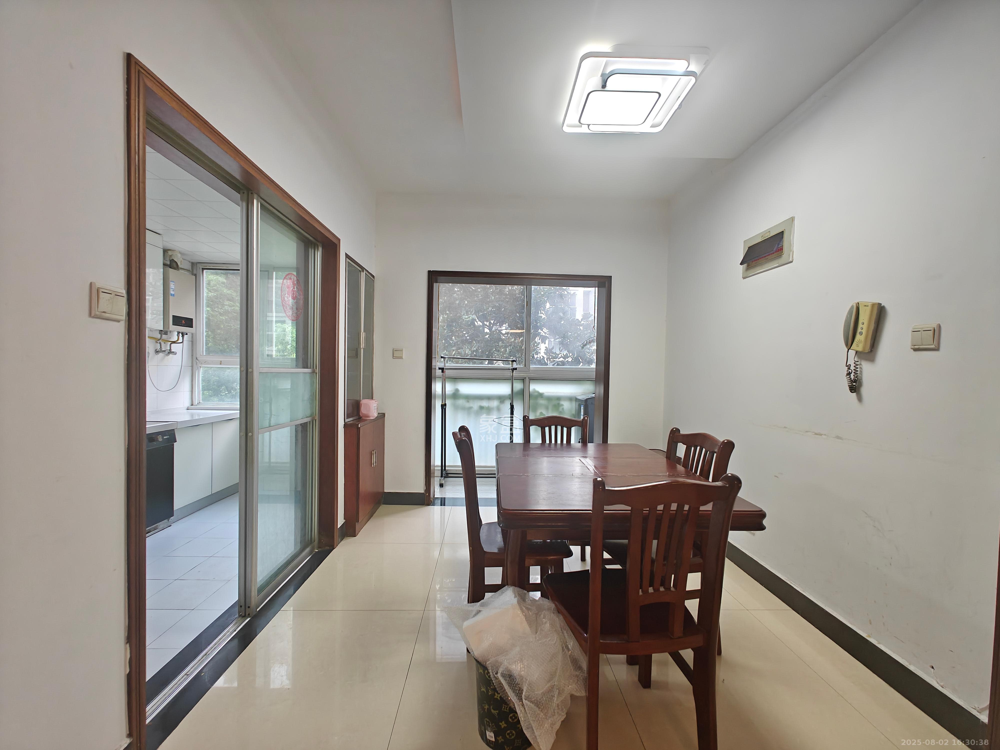 嘉盛华庭（一期、二期、三期）  3室2厅2卫    2700.0元/月室内图