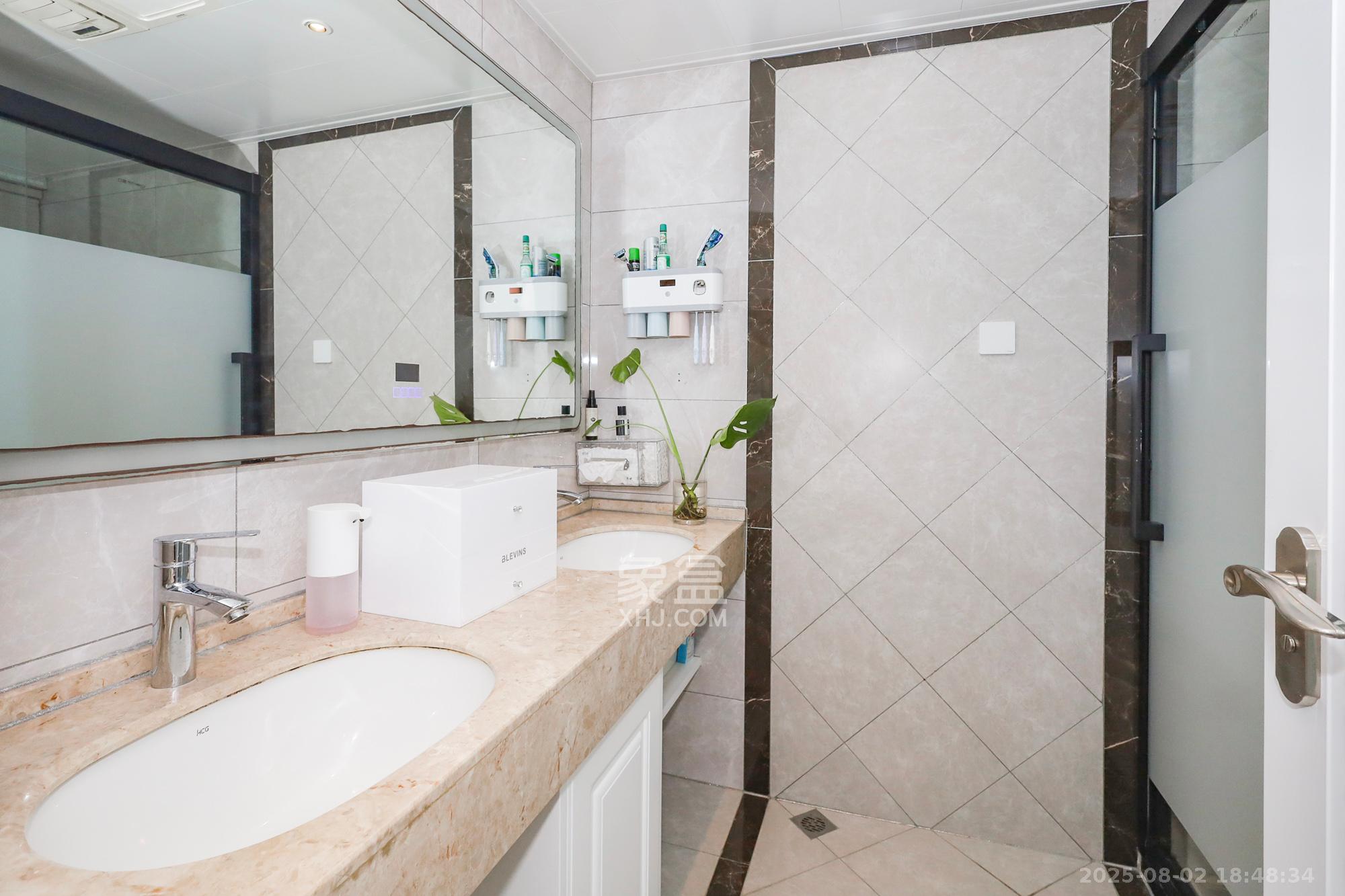 八方小区C区  3室2厅2卫    488.0万卫生间