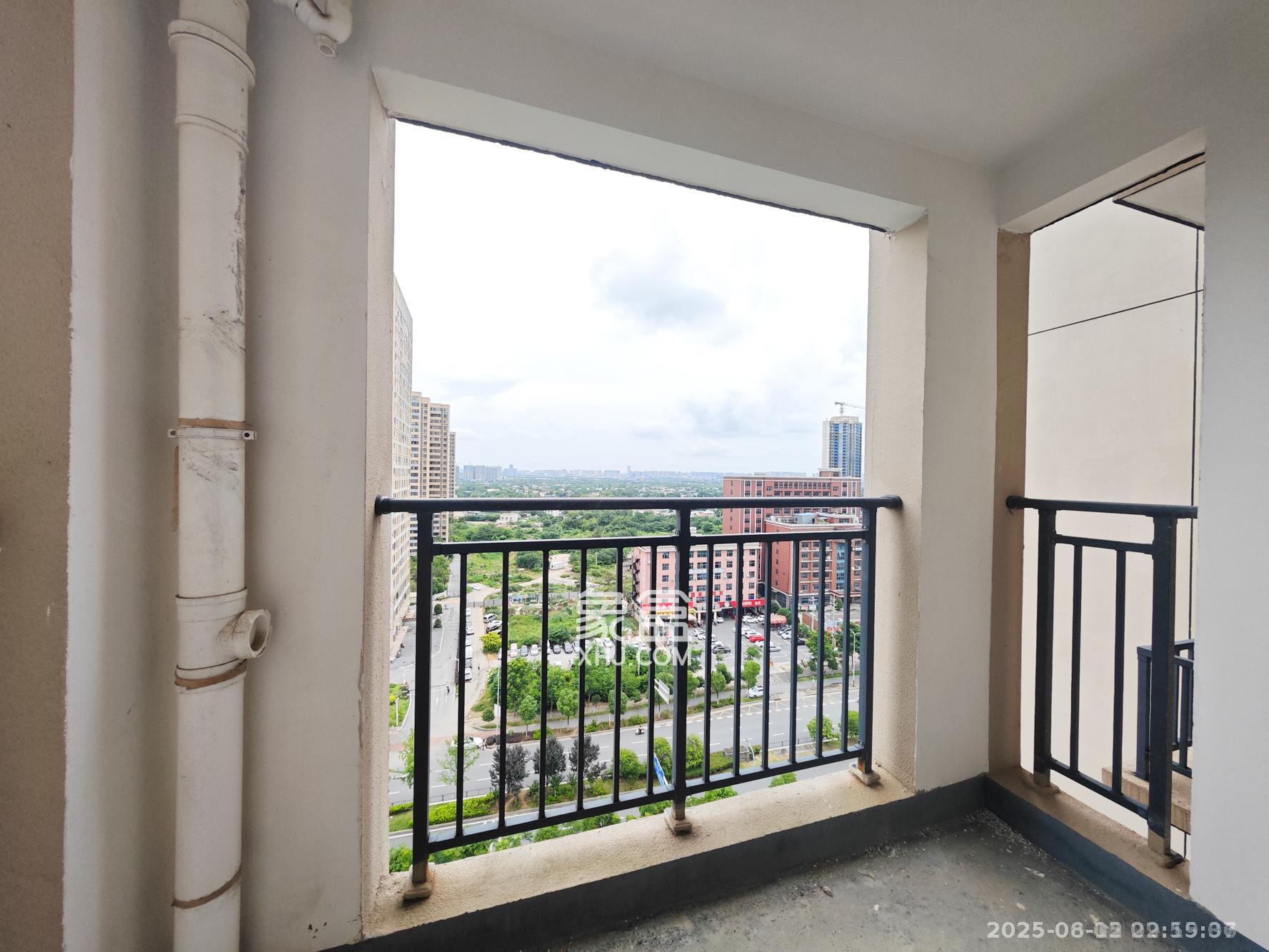 星发东宸花园 4室2厅2卫 95.0万 星发东宸花园 4室2厅2卫 95.0万其他