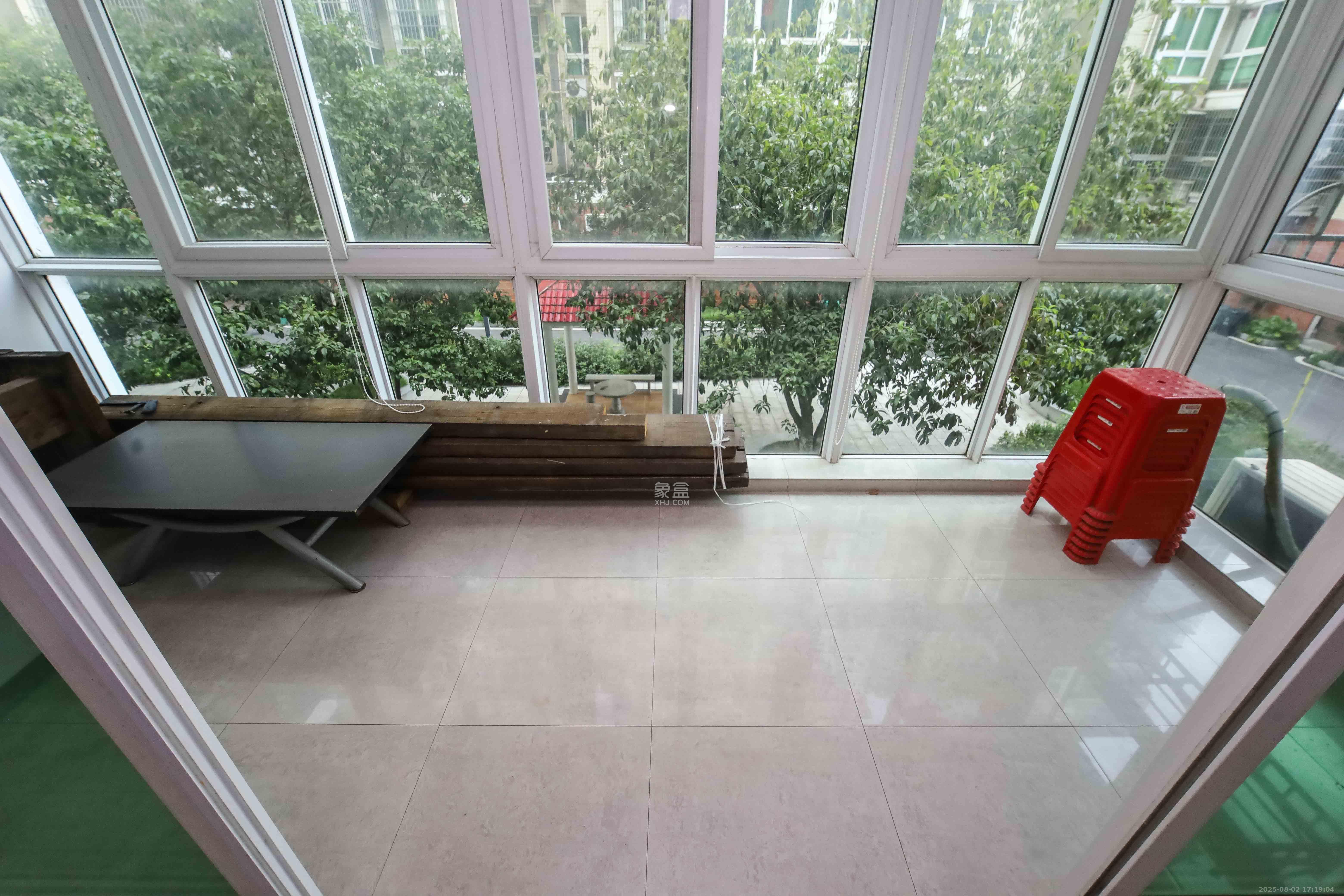 宏华花苑  3室2厅1卫    96.0万阳台