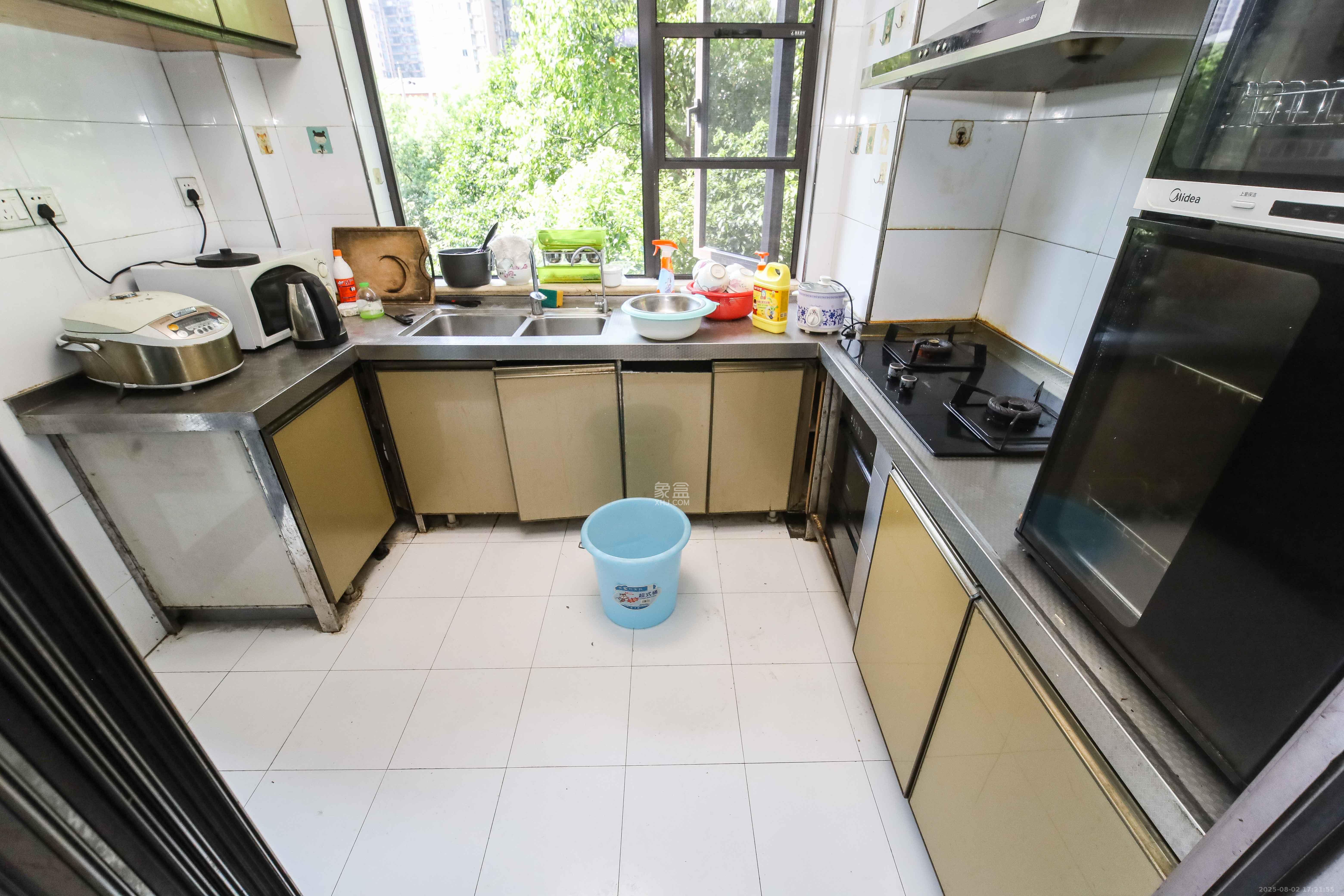 红橡华园(菲莎公馆) 4室2厅1卫 178.0万 红橡华园(菲莎公馆) 4室2厅1卫 178.0万厨房