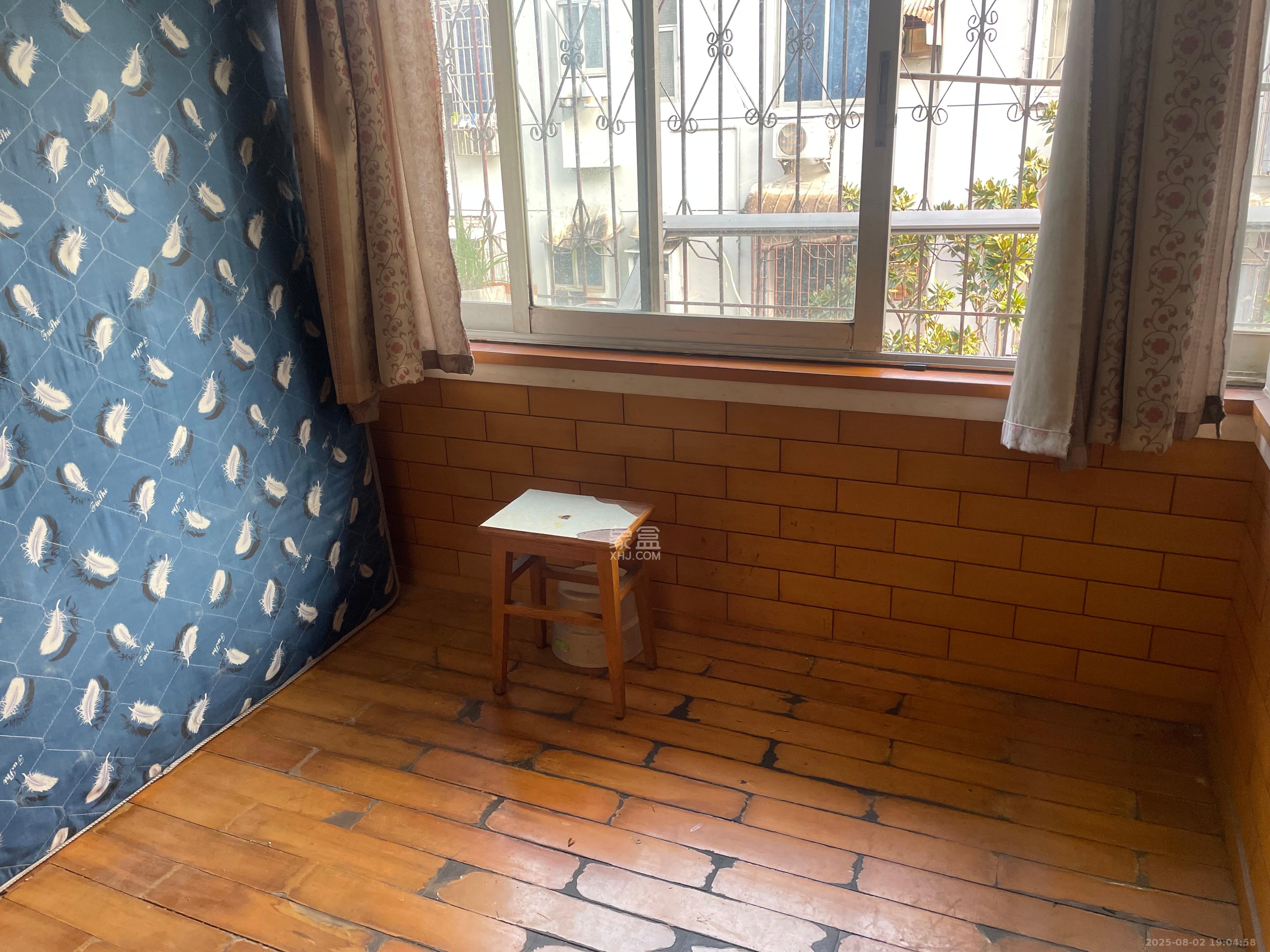 省商务厅宿舍  1室1厅1卫    1200.0元/月室内图