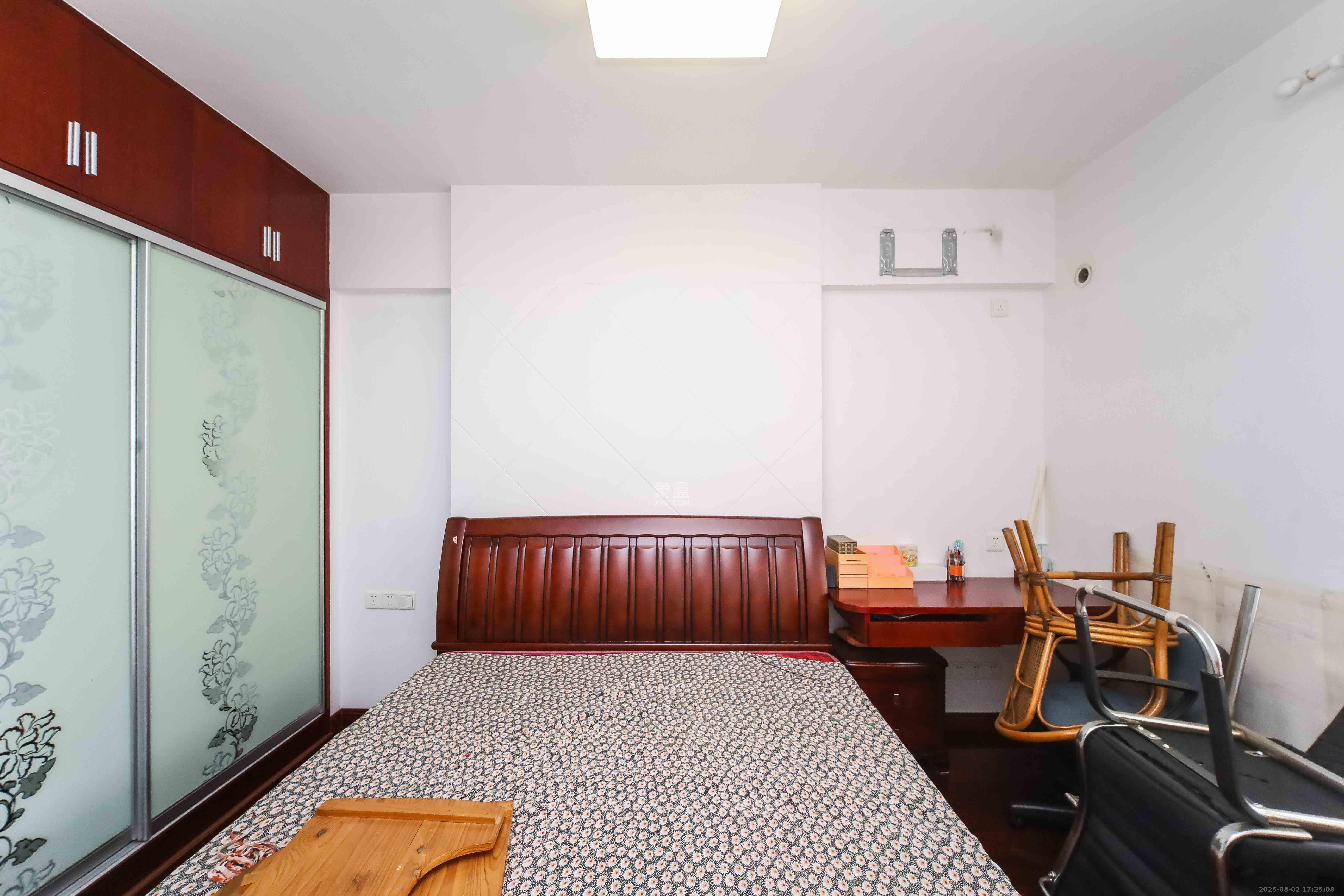 西街花园  4室2厅3卫    239.0万 西街花园  4室2厅3卫    239.0万卧室