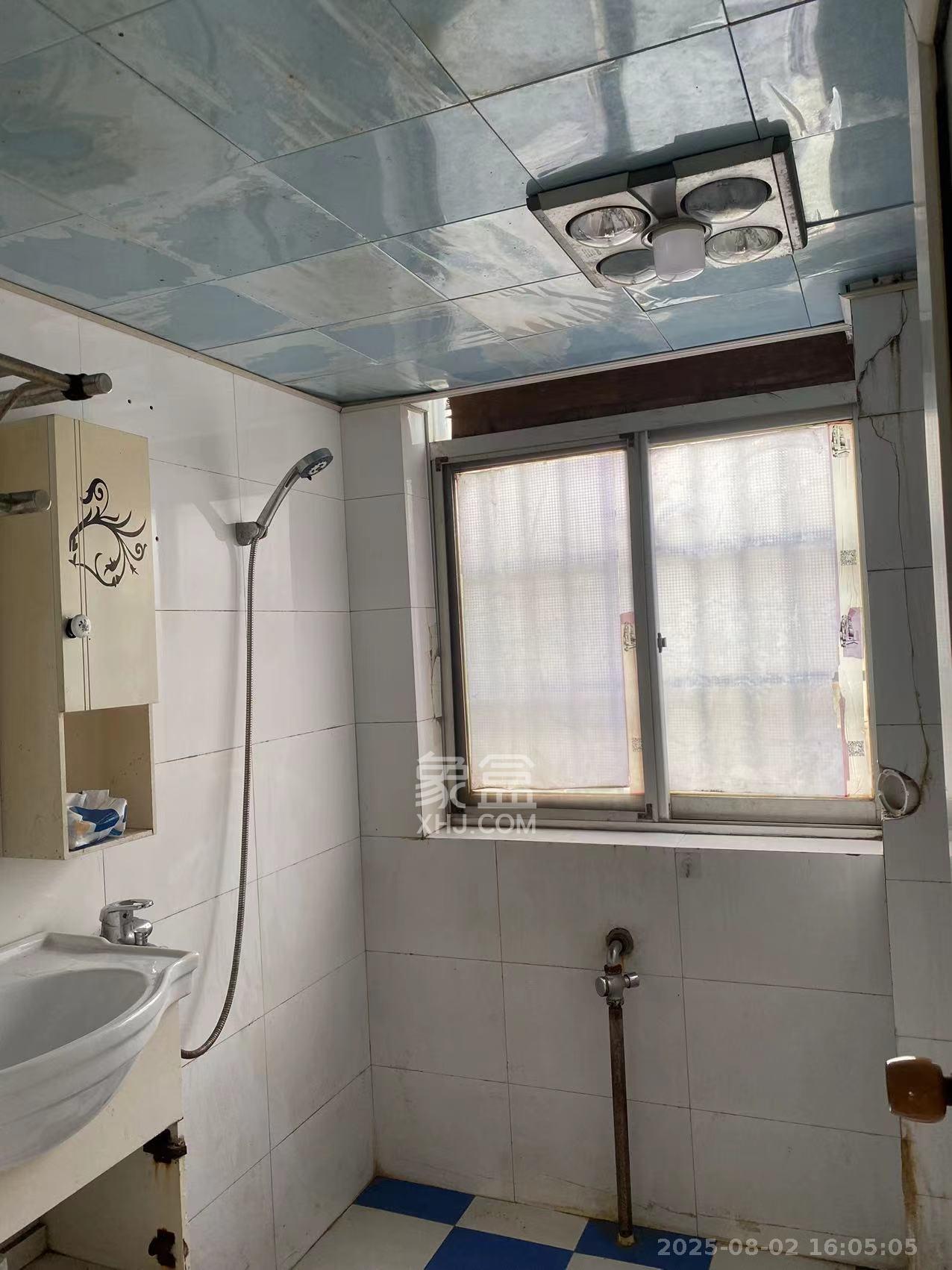 莲湖汽车饰品城(莲湖公寓) 2室2厅1卫 1600.0元/月 莲湖汽车饰品城(莲湖公寓) 2室2厅1卫 1600.0元/月室内图