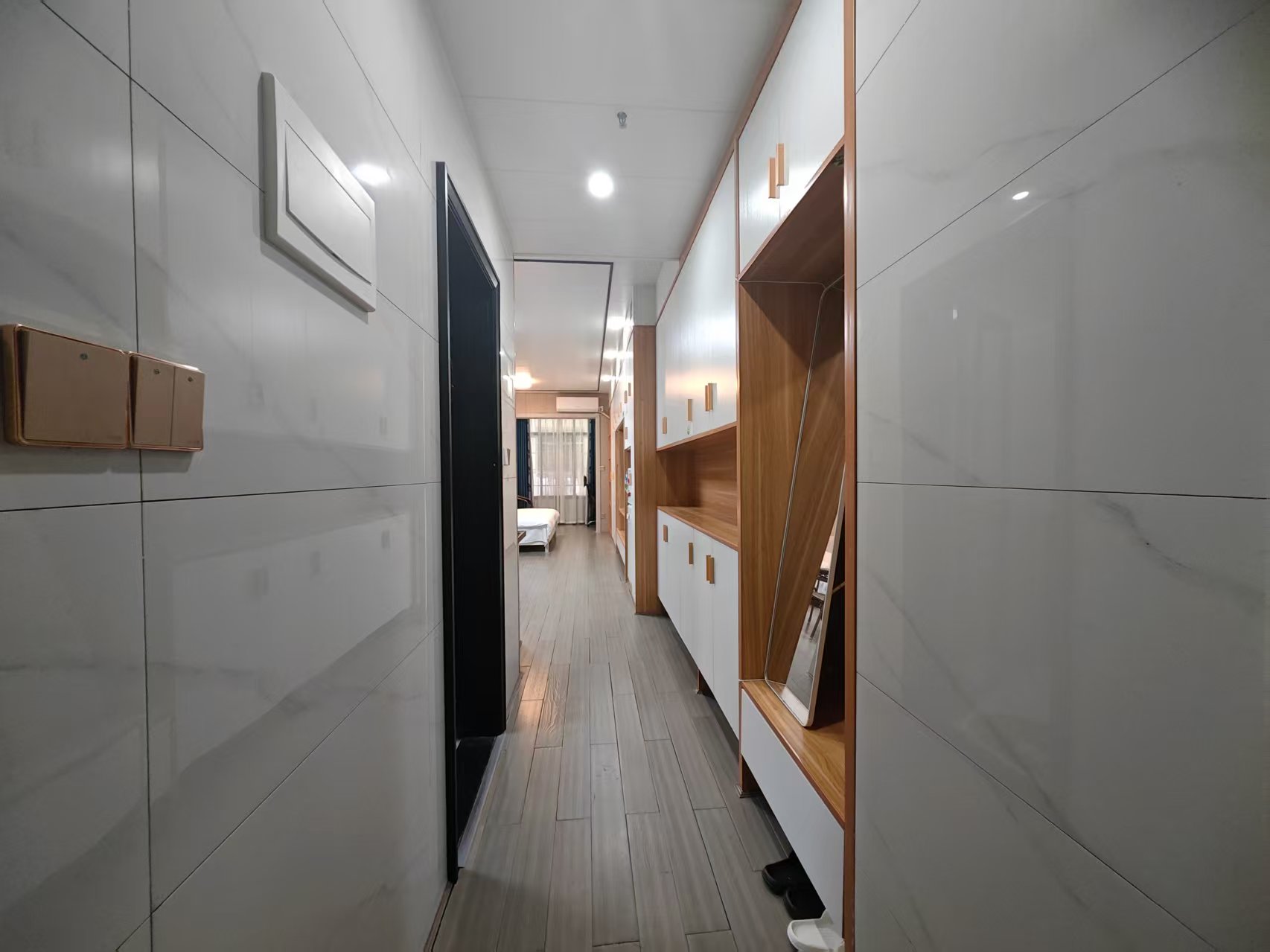 华南城市广场  1室1厅1卫    1500.0元/月