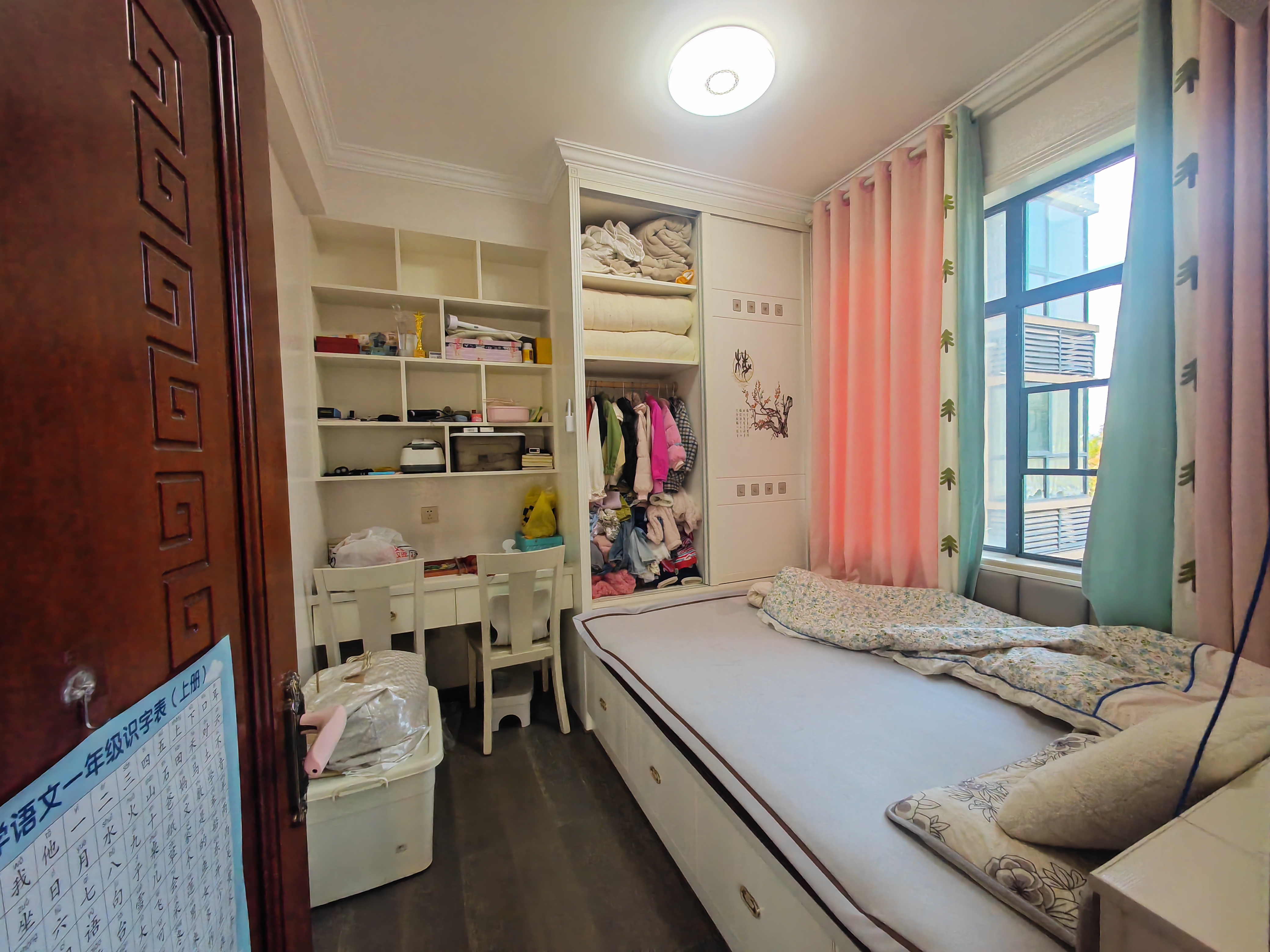 和泰家园  3室2厅2卫    72.8万客厅