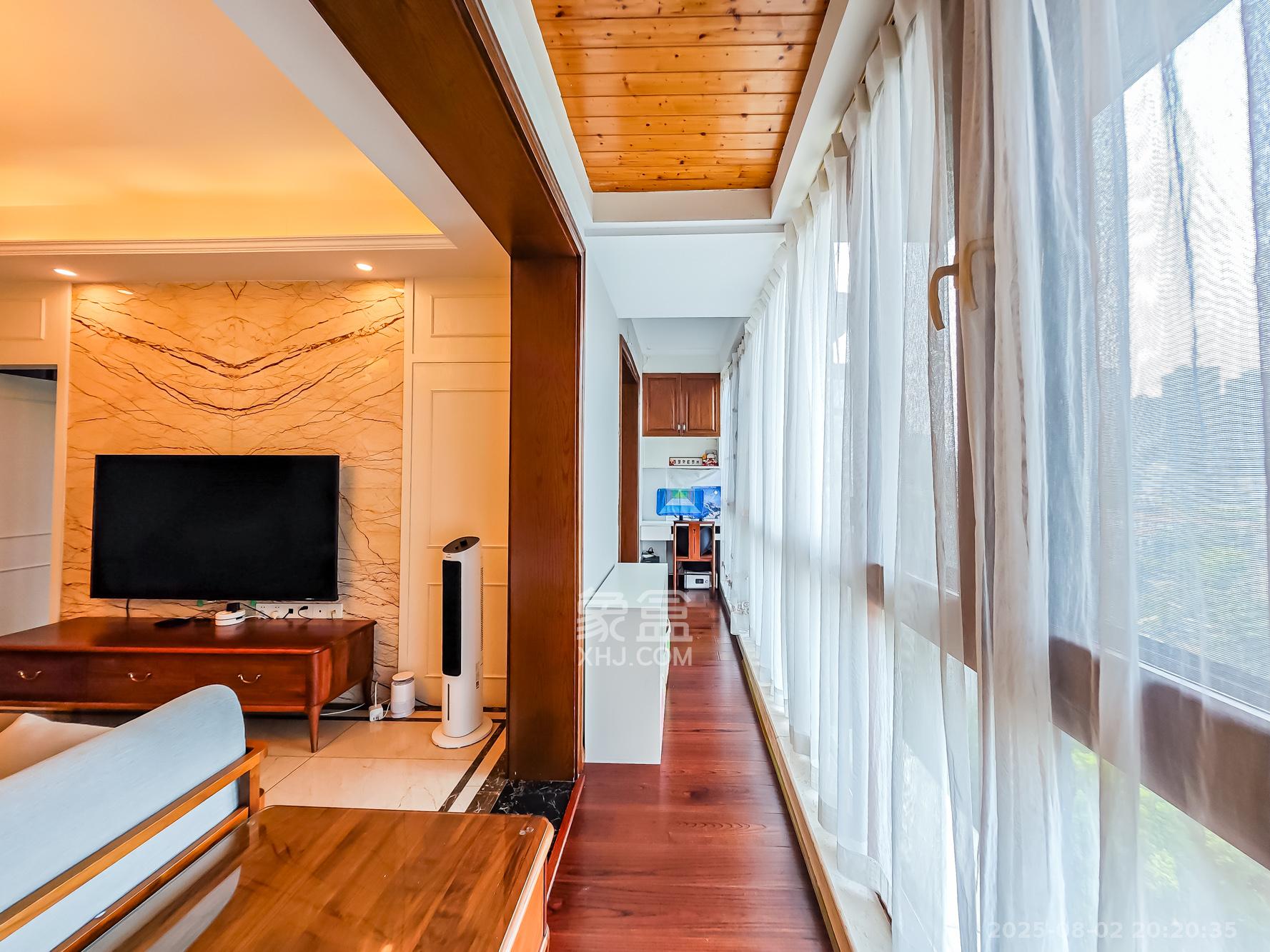 山语城一期 4室2厅3卫 240.0万 山语城一期 4室2厅3卫 240.0万阳台