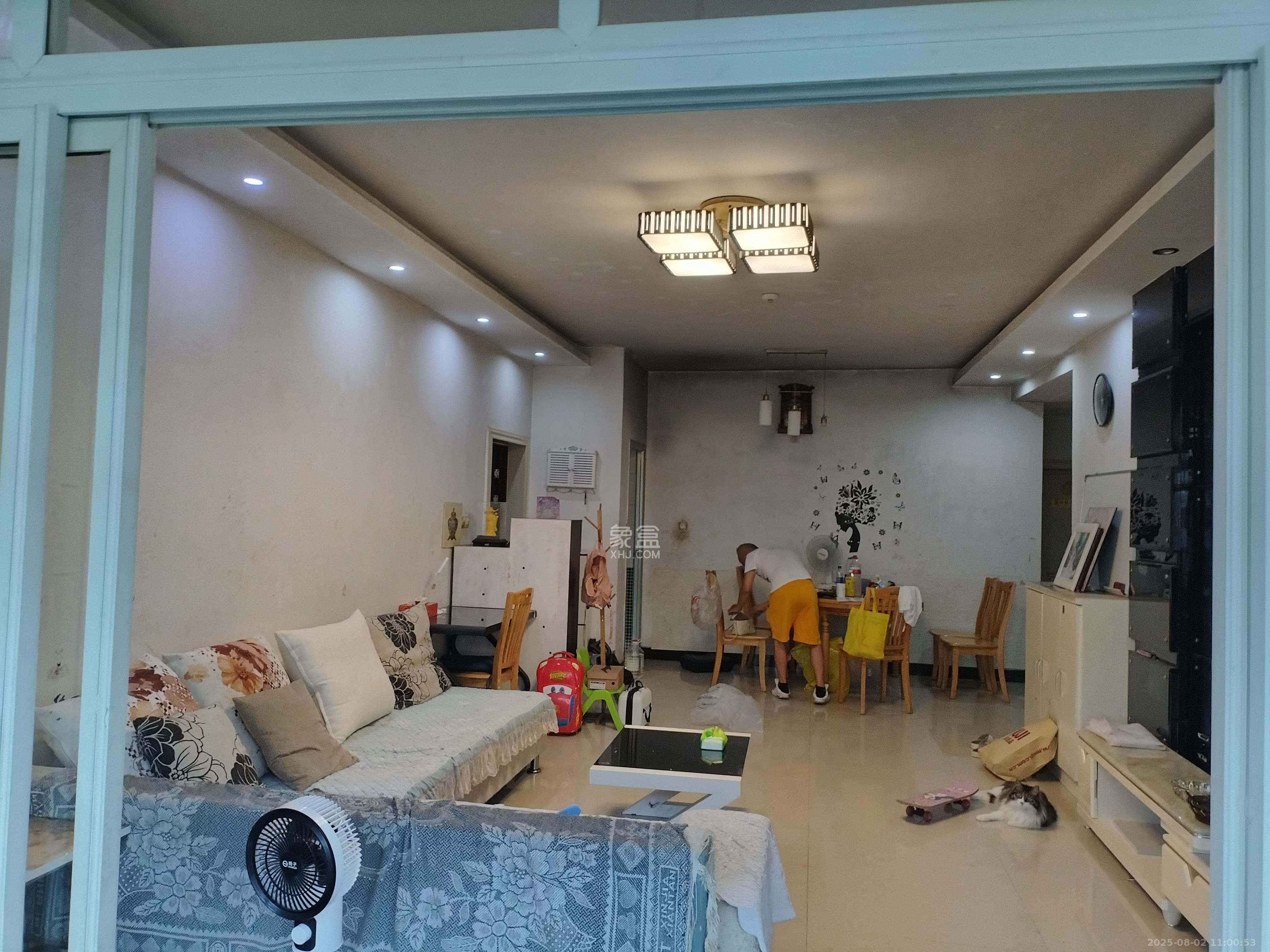 兴联母山小区  3室2厅2卫    1500.0元/月室内图