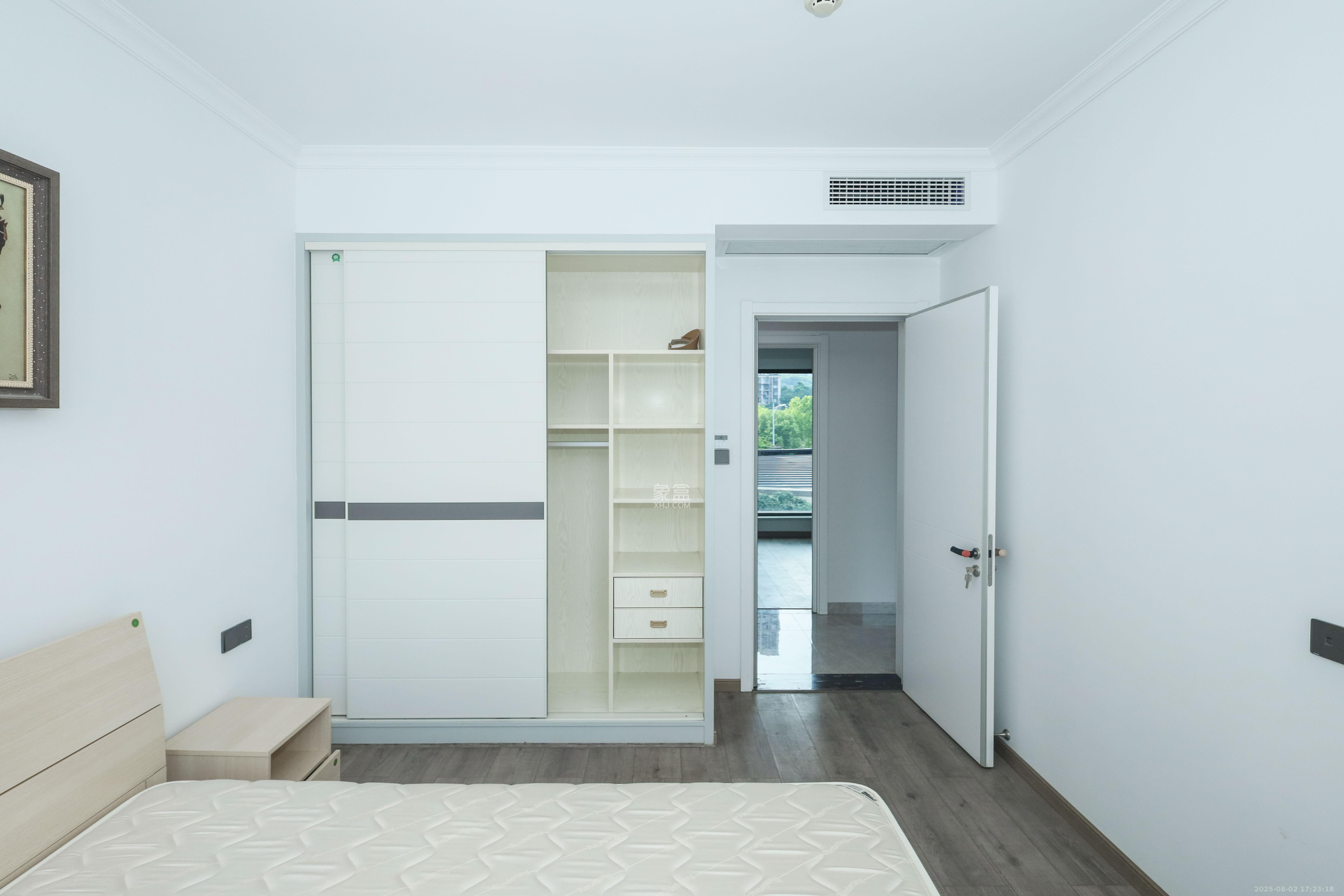 晟通牡丹舸  3室2厅2卫    248.8万 晟通牡丹舸  3室2厅2卫    248.8万卧室