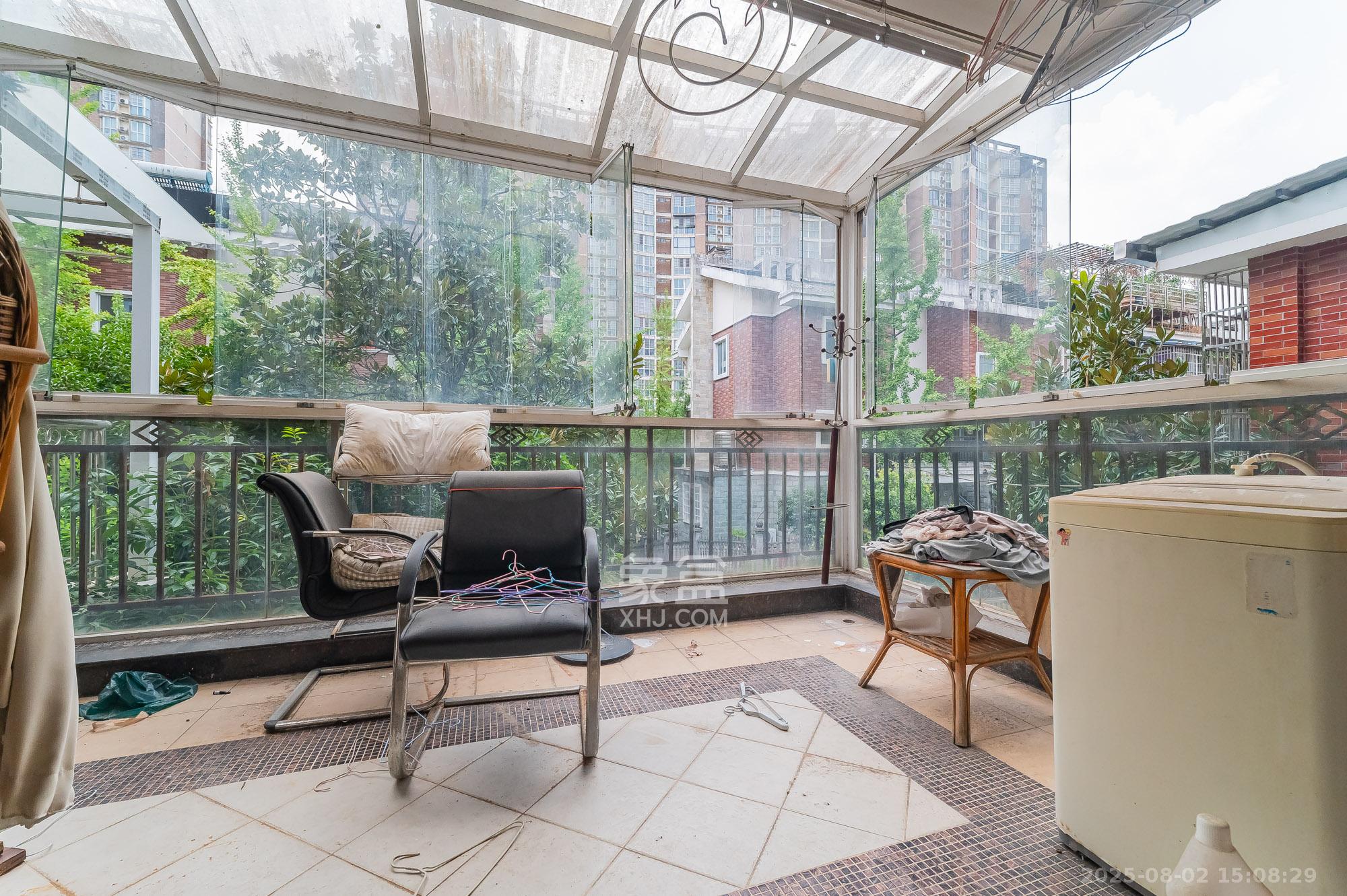 幸福里(幸福里一期) 4室2厅3卫 178.0万 幸福里(幸福里一期) 4室2厅3卫 178.0万阳台