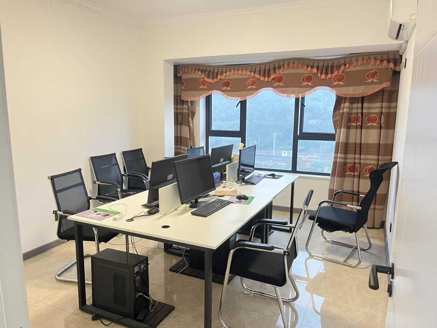 高盛国际 3室2厅2卫 2000.0元/月 高盛国际 3室2厅2卫 2000.0元/月室内图