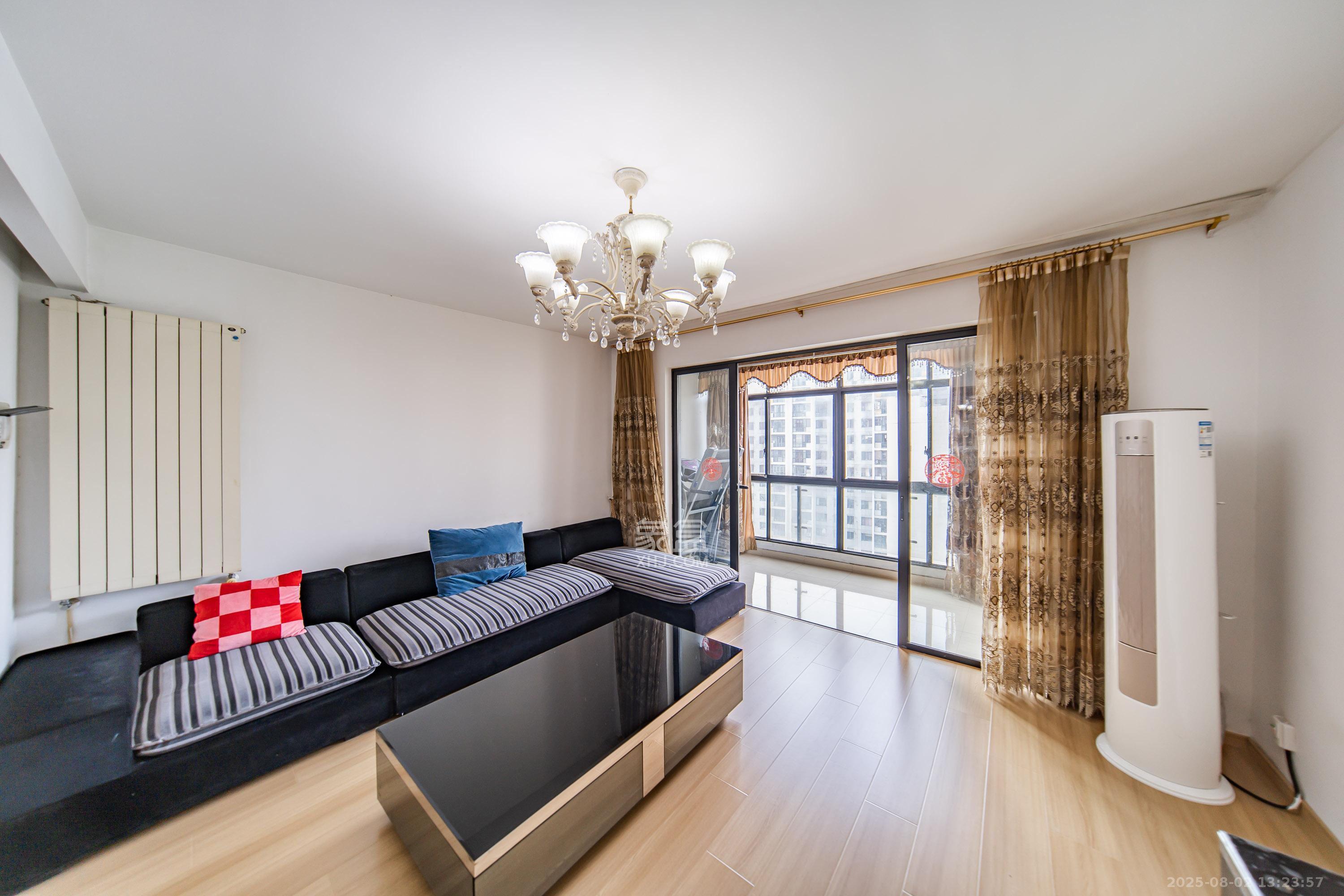 阳光100三期 4室2厅1卫 145.0万 阳光100三期 4室2厅1卫 145.0万客厅