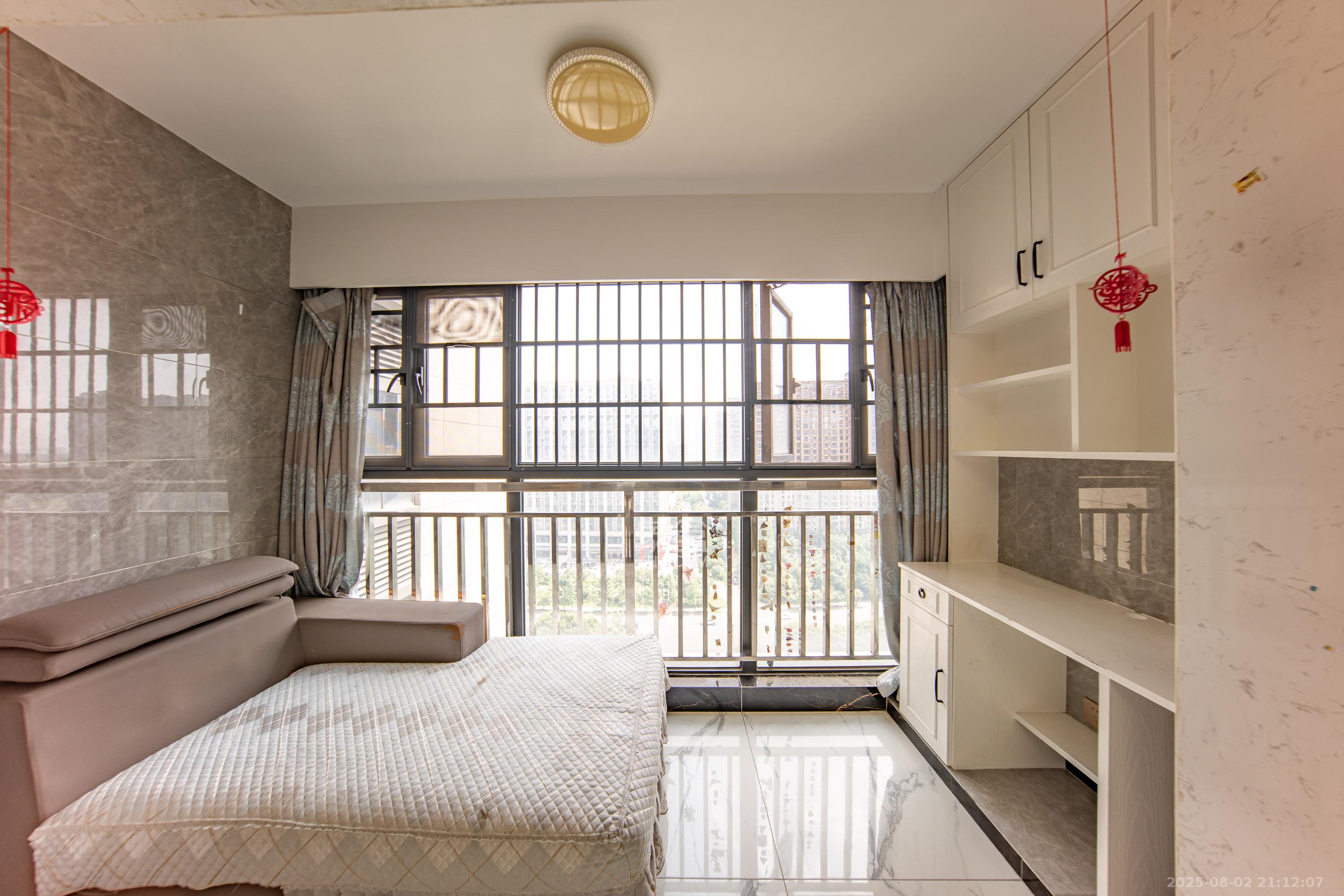 南山十里天池 3室2厅2卫 88.0万 南山十里天池 3室2厅2卫 88.0万阳台