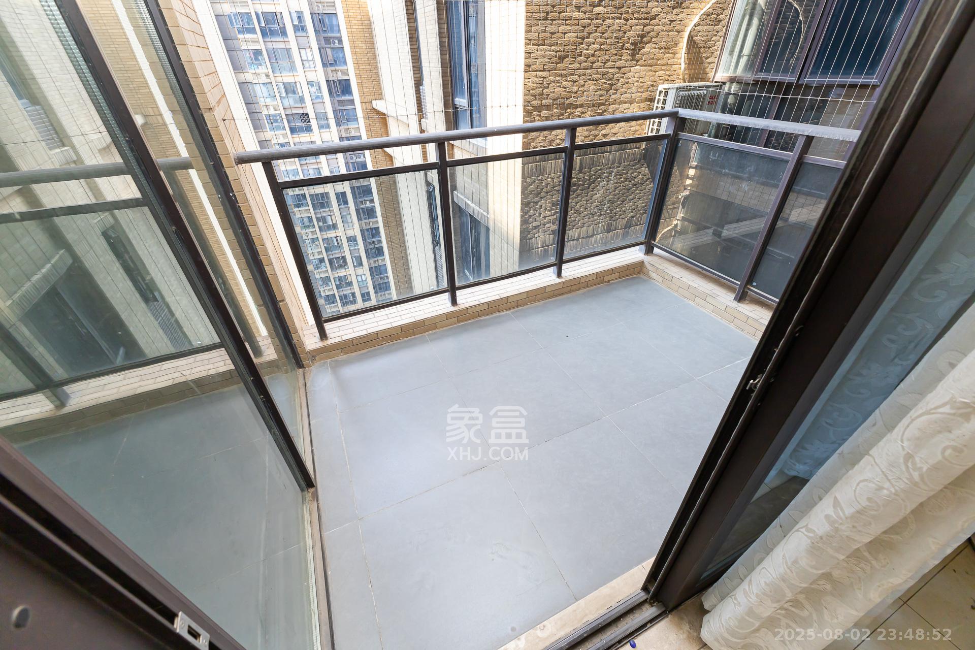 时代倾城一期 3室2厅2卫 72.0万 时代倾城一期 3室2厅2卫 72.0万阳台