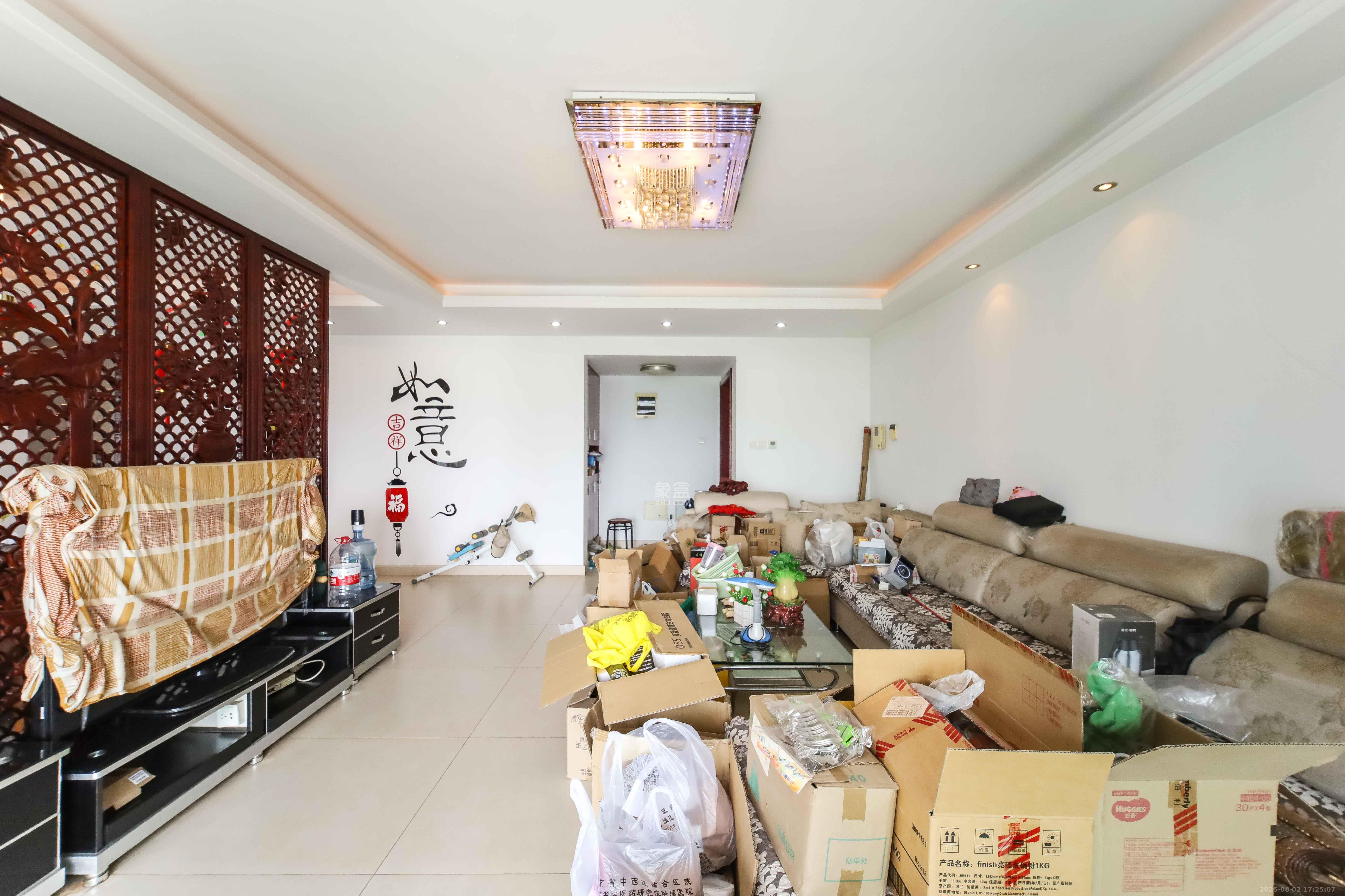 西街花园  4室2厅3卫    239.0万 西街花园  4室2厅3卫    239.0万客厅