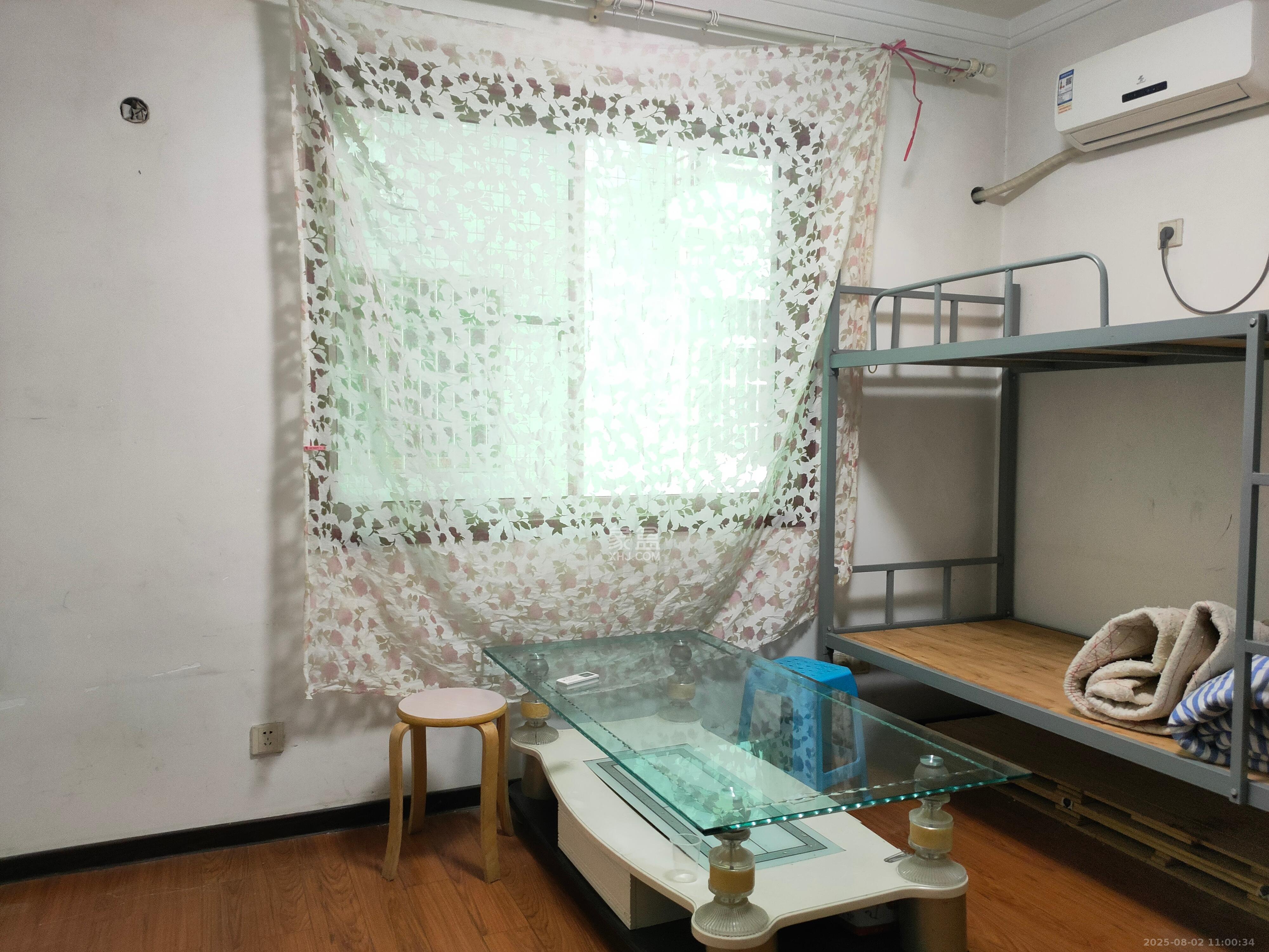 龙柏小区 4室2厅2卫 3400.0元/月 龙柏小区 4室2厅2卫 3400.0元/月室内图