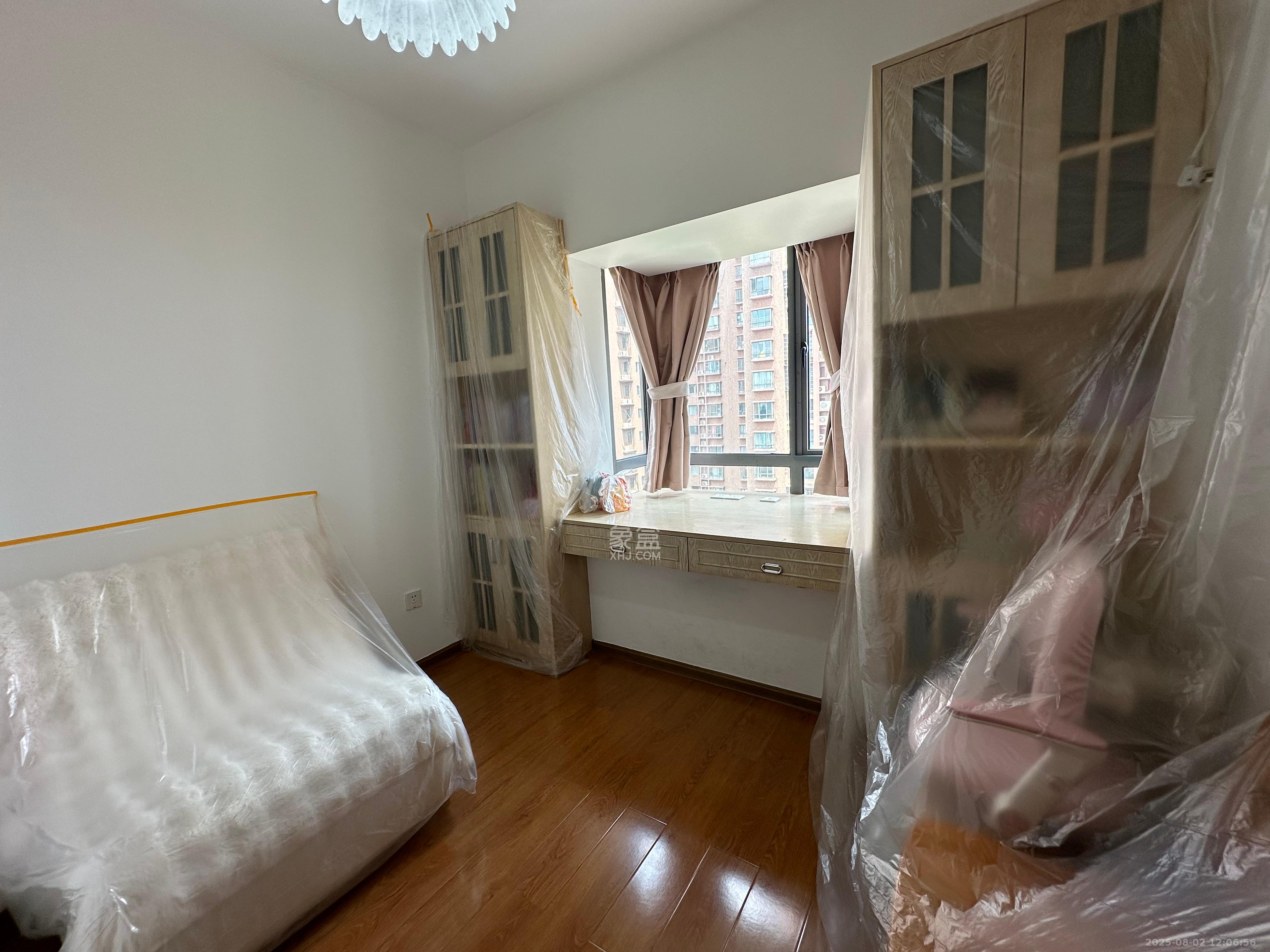 上海城小区  4室2厅2卫    2800.0元/月室内图