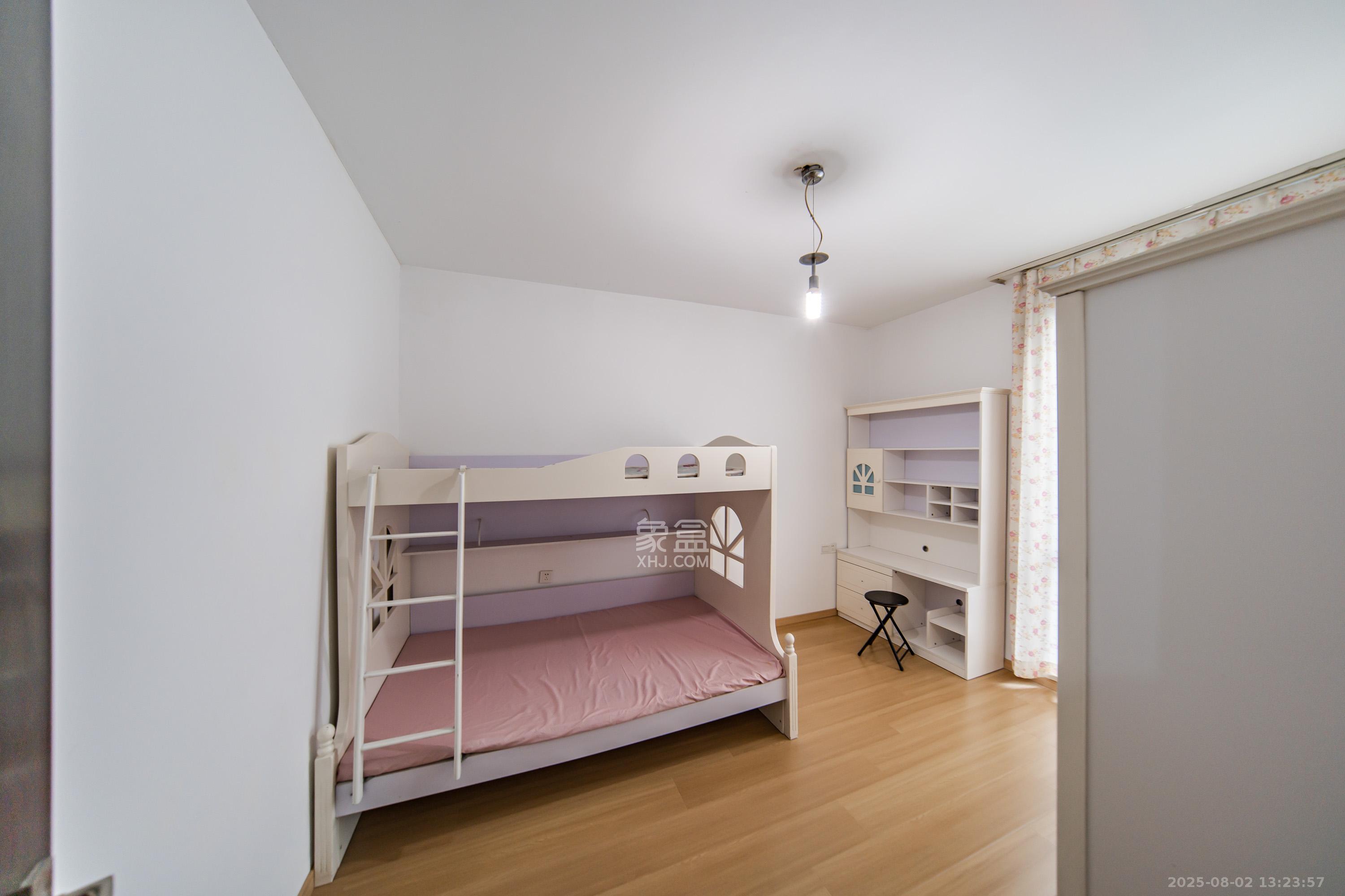 阳光100三期 4室2厅1卫 145.0万 阳光100三期 4室2厅1卫 145.0万卧室