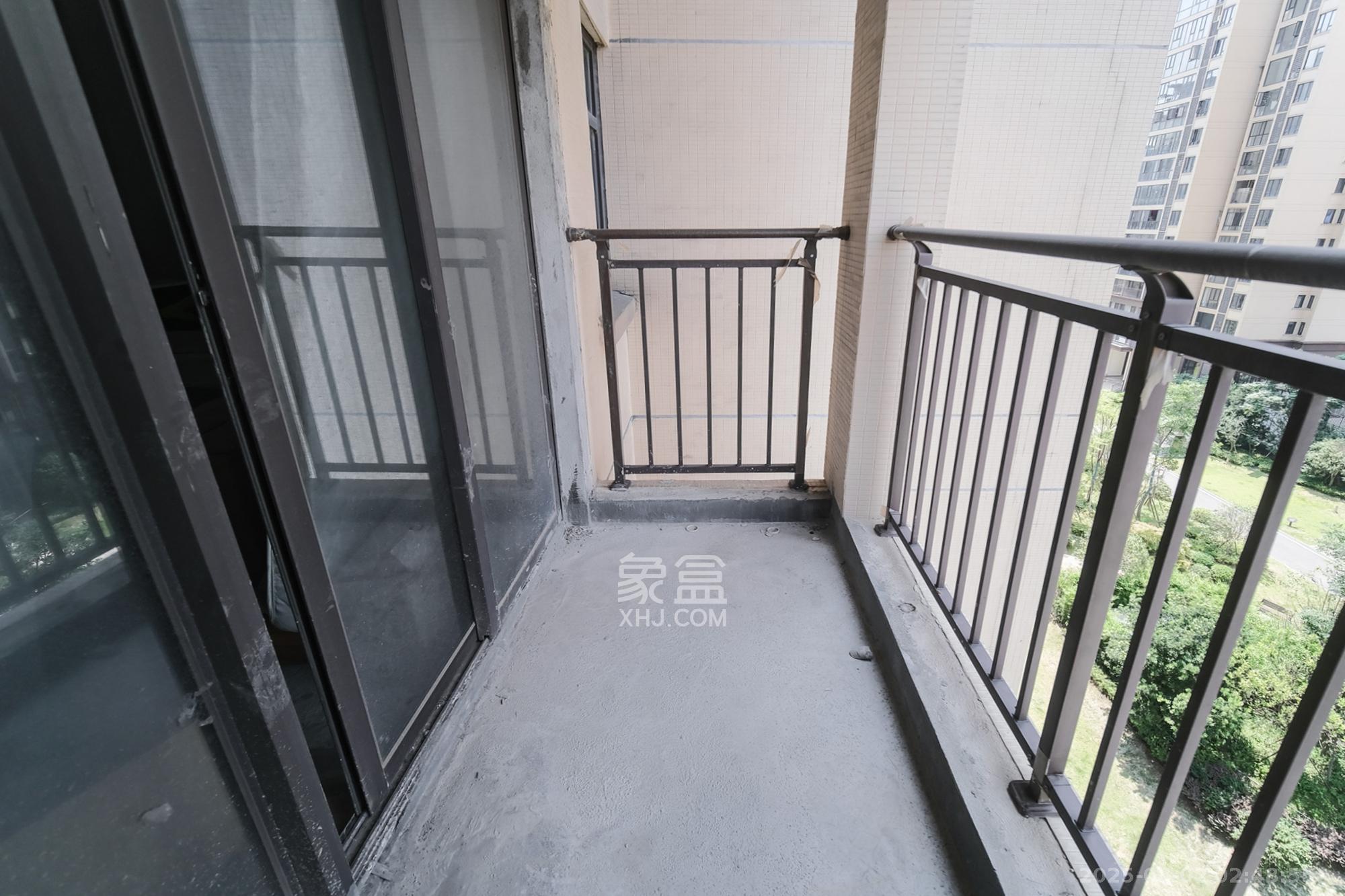 星雅美辰  4室2厅2卫   120.00万阳台