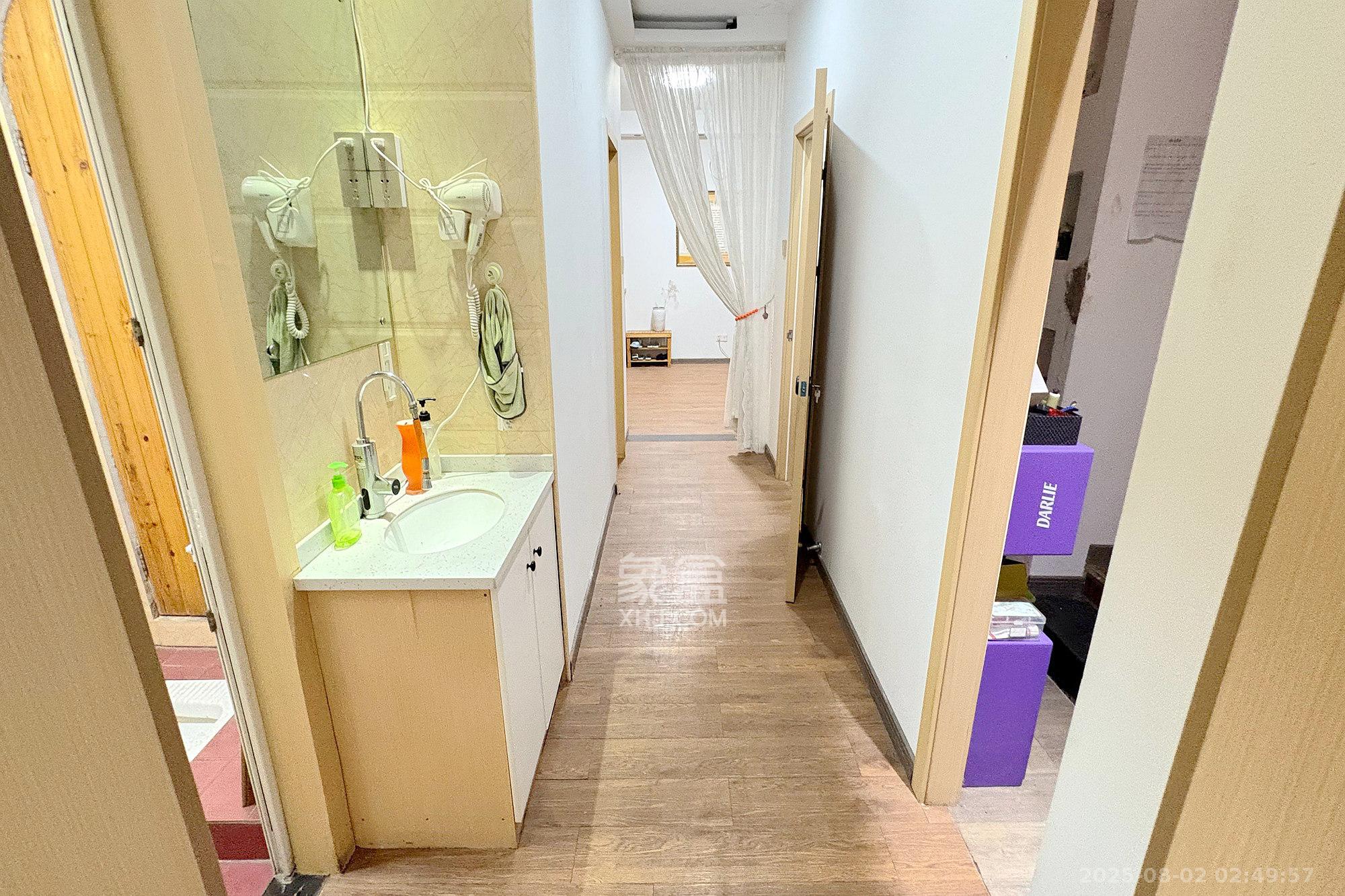 朝阳银座  1室1厅1卫   63.00万卫生间