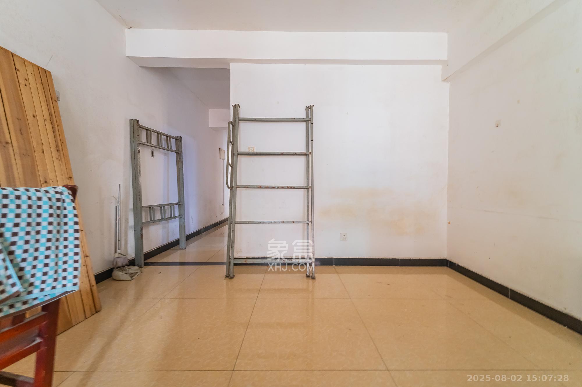 华润凤凰城二期 3室2厅1卫 62.8万 华润凤凰城二期 3室2厅1卫 62.8万客厅