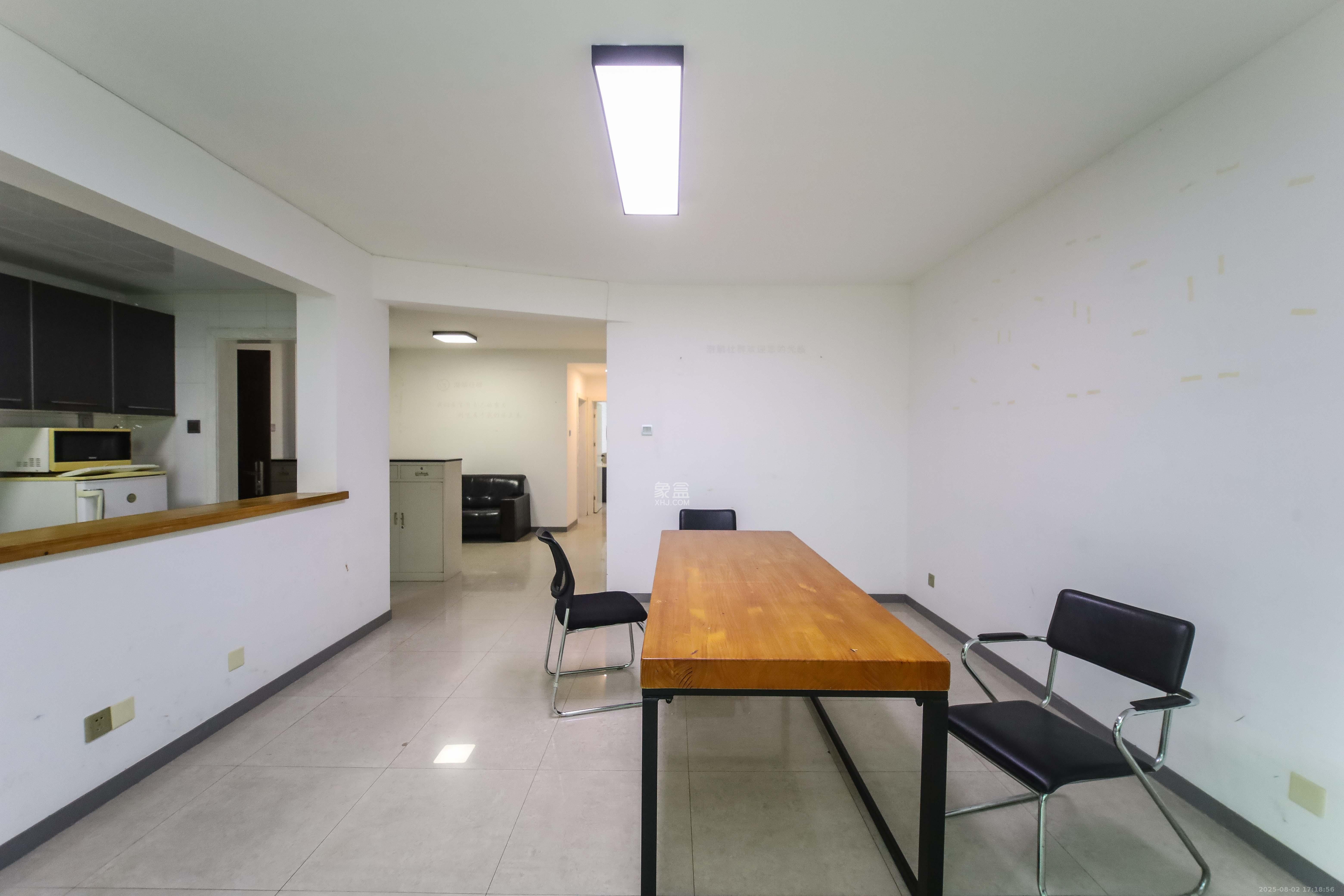 宏华花苑  3室2厅1卫    96.0万 宏华花苑  3室2厅1卫    96.0万客厅