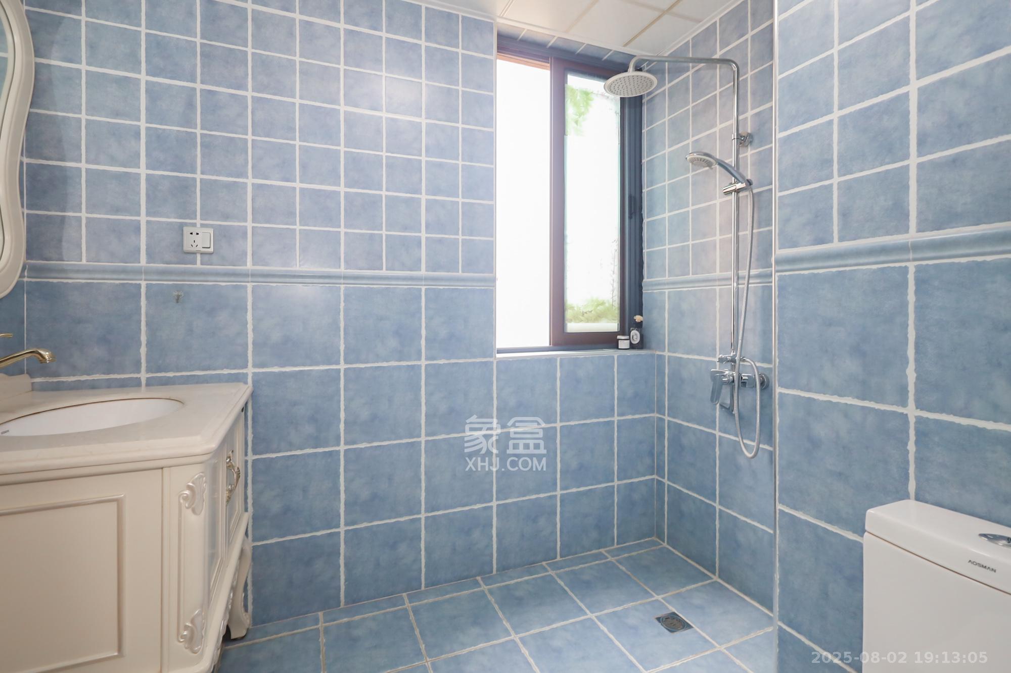 世茂外滩里(世茂铂翠湾三期)  4室2厅2卫    350.0万 世茂外滩里(世茂铂翠湾三期)  4室2厅2卫    350.0万卫生间