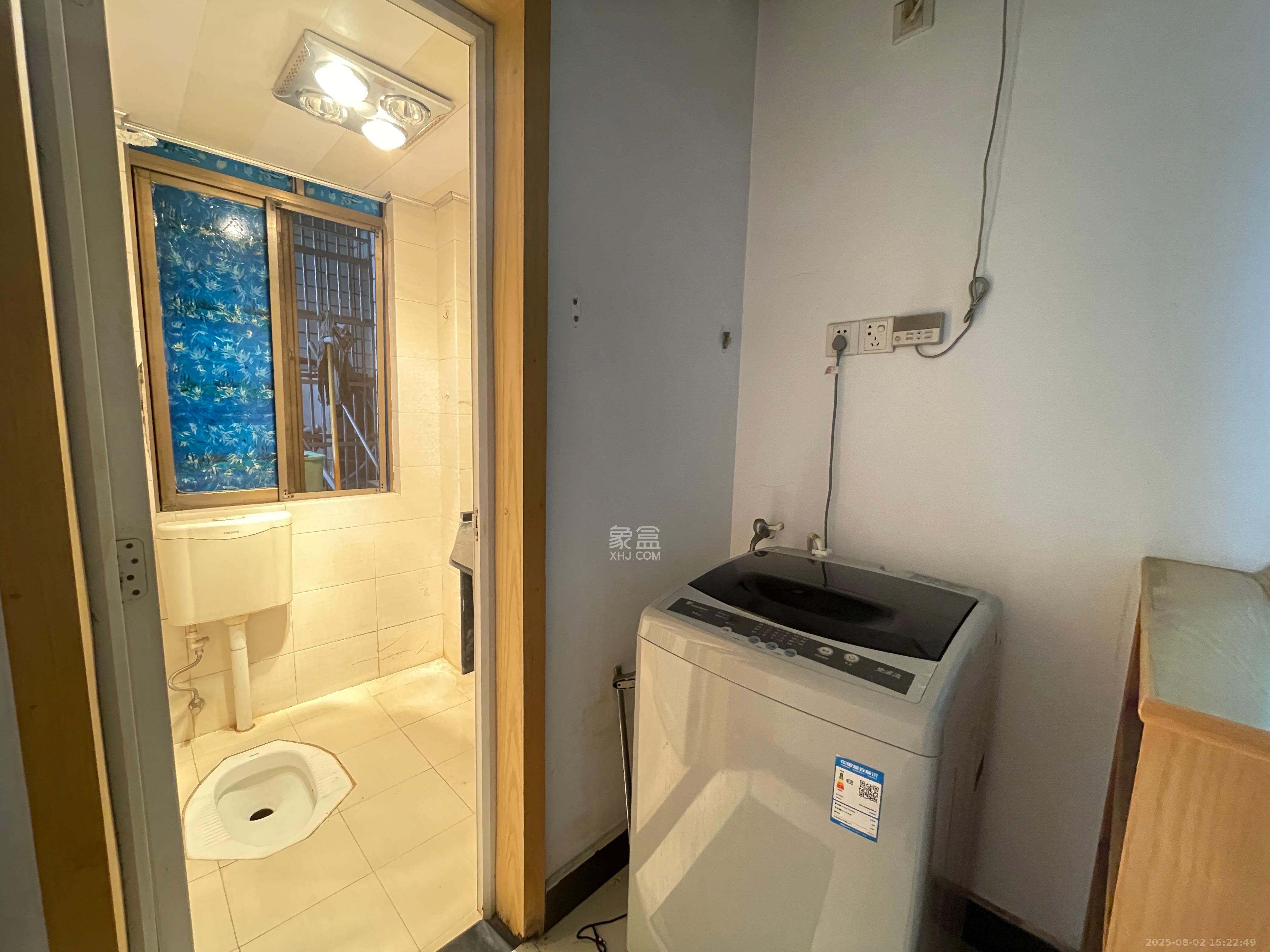 阳明山庄  3室2厅2卫   2300.00元/月室内图