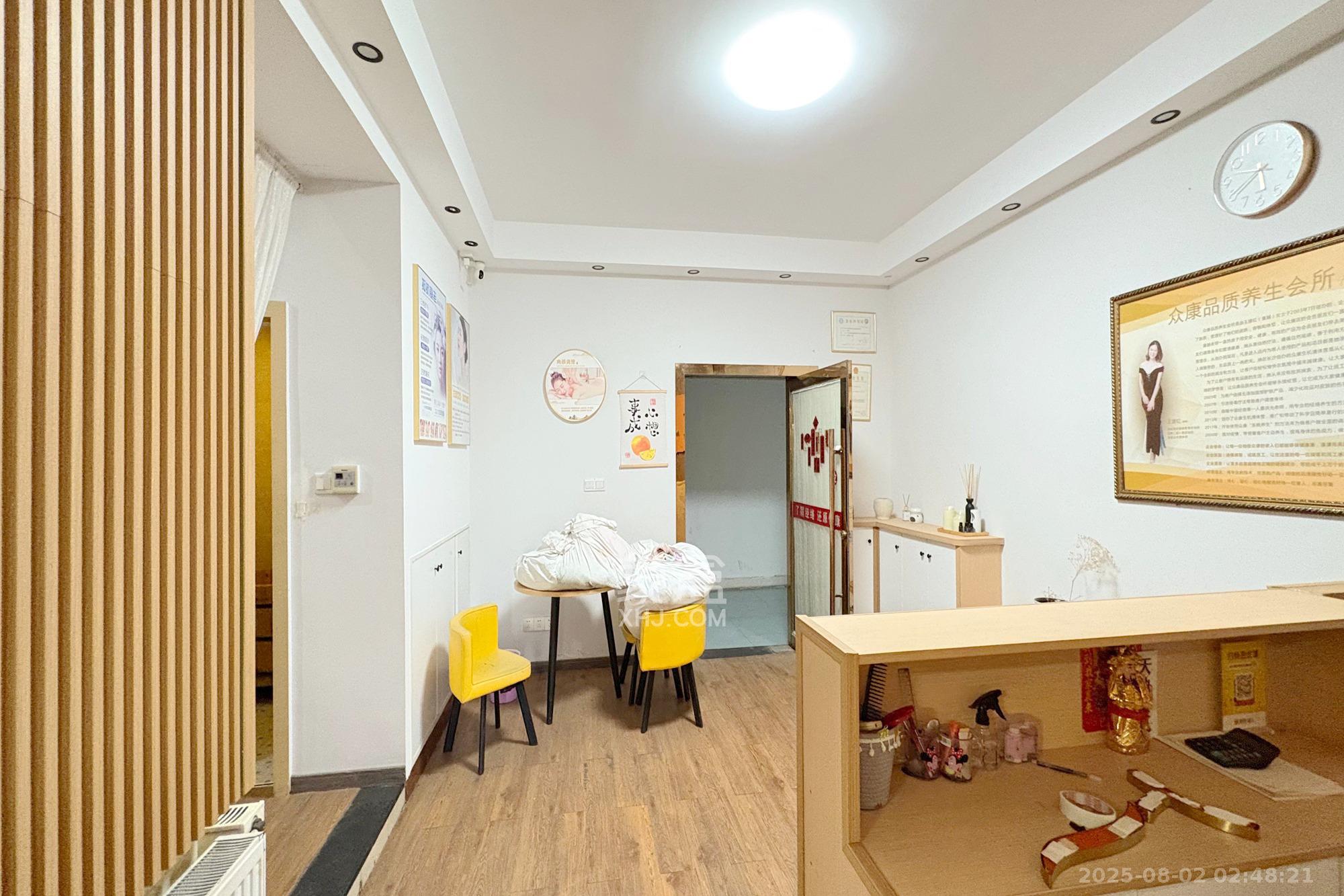 朝阳银座  1室1厅1卫    63.0万客厅