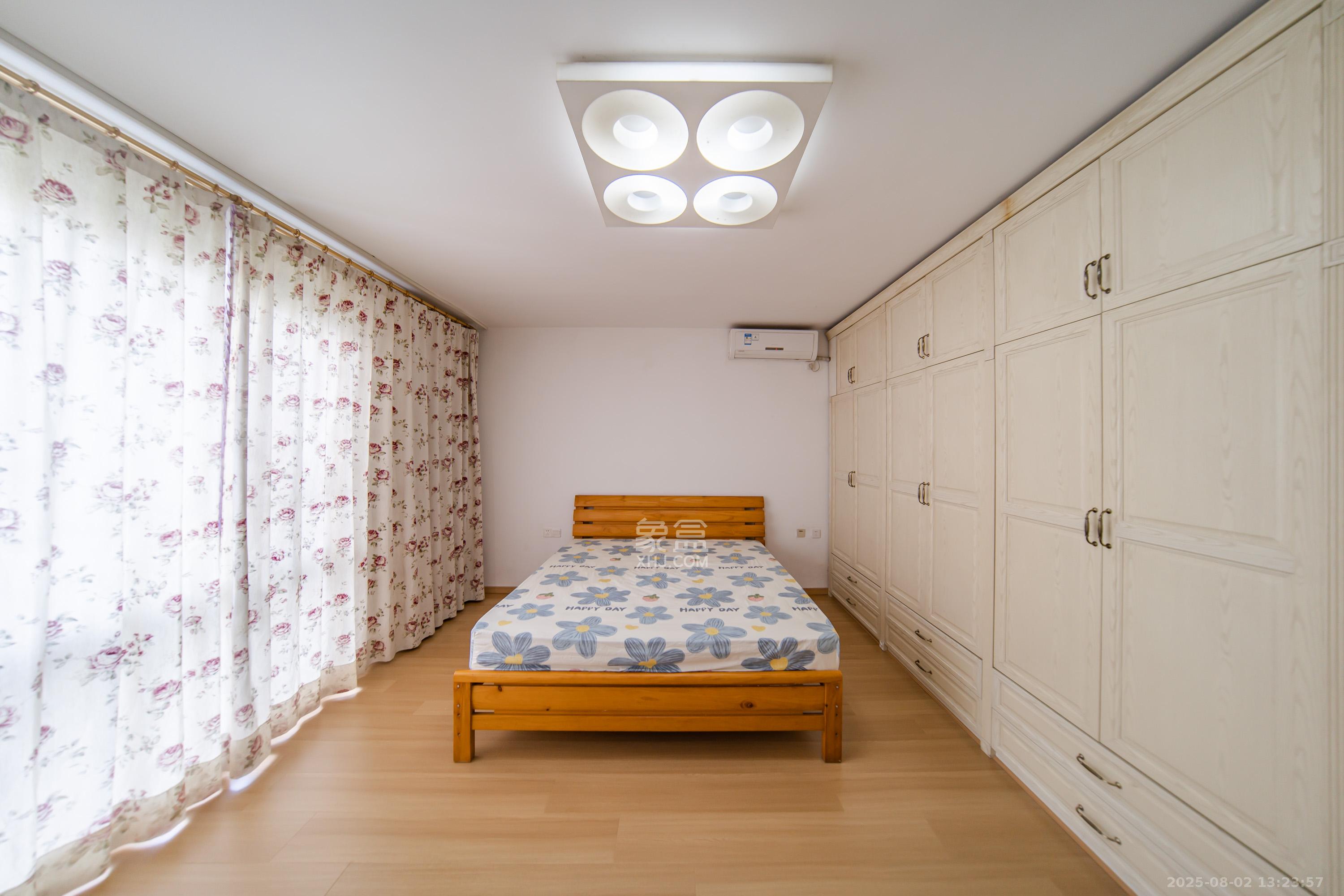 阳光100三期 4室2厅1卫 145.0万 阳光100三期 4室2厅1卫 145.0万卧室