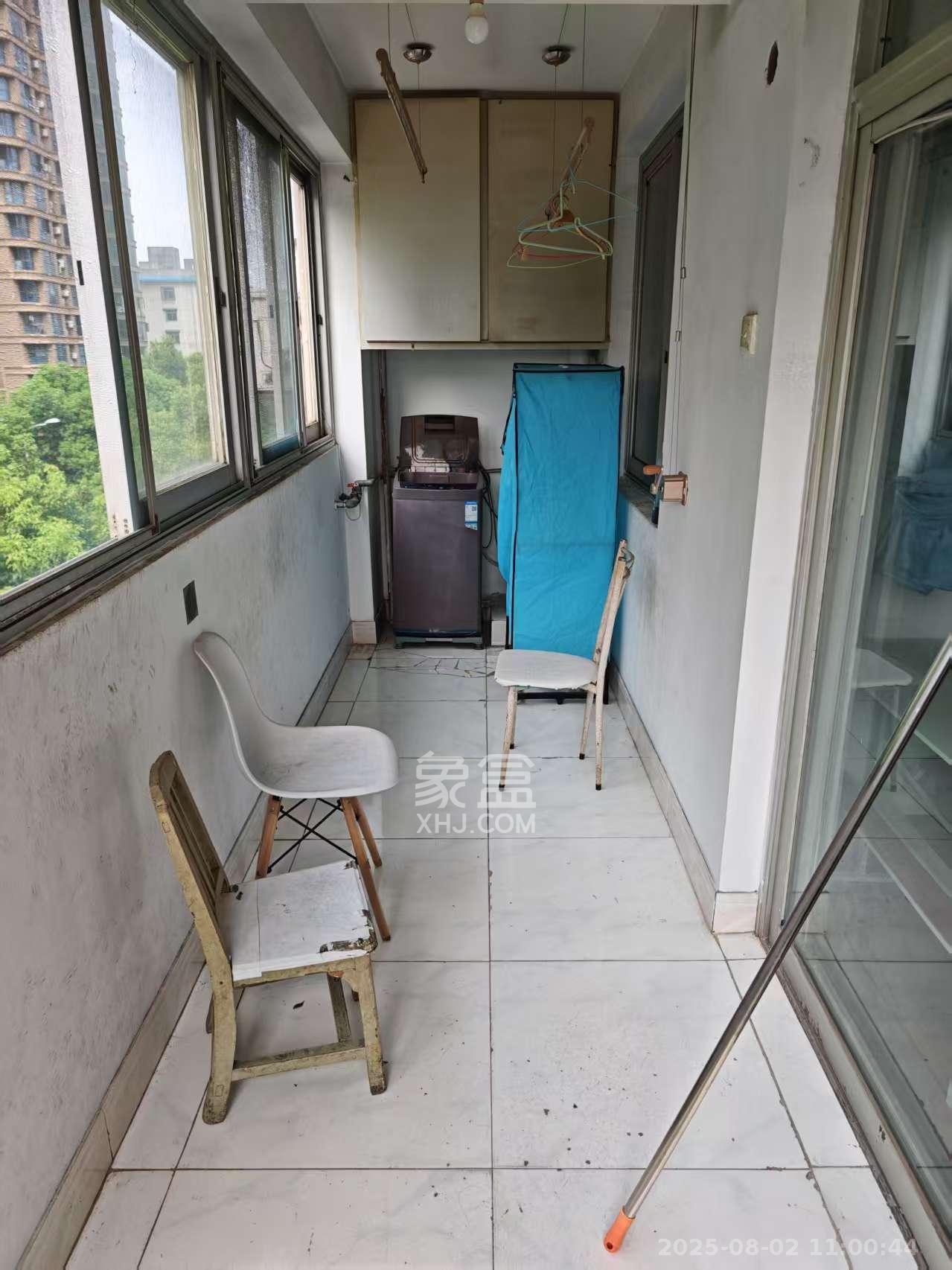 湘卫花苑  3室2厅1卫    1800.0元/月室内图