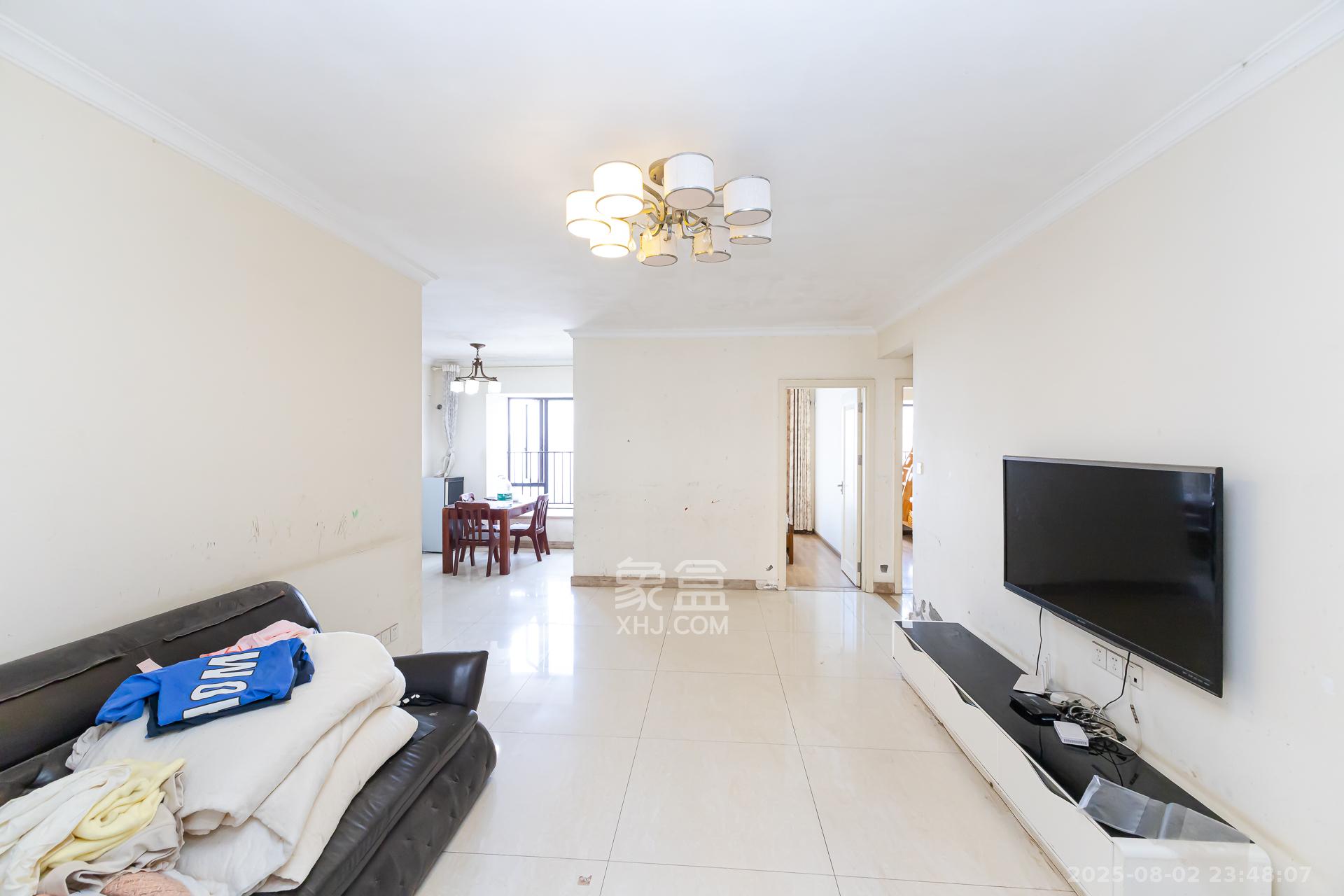 时代倾城一期 3室2厅2卫 72.0万 时代倾城一期 3室2厅2卫 72.0万客厅