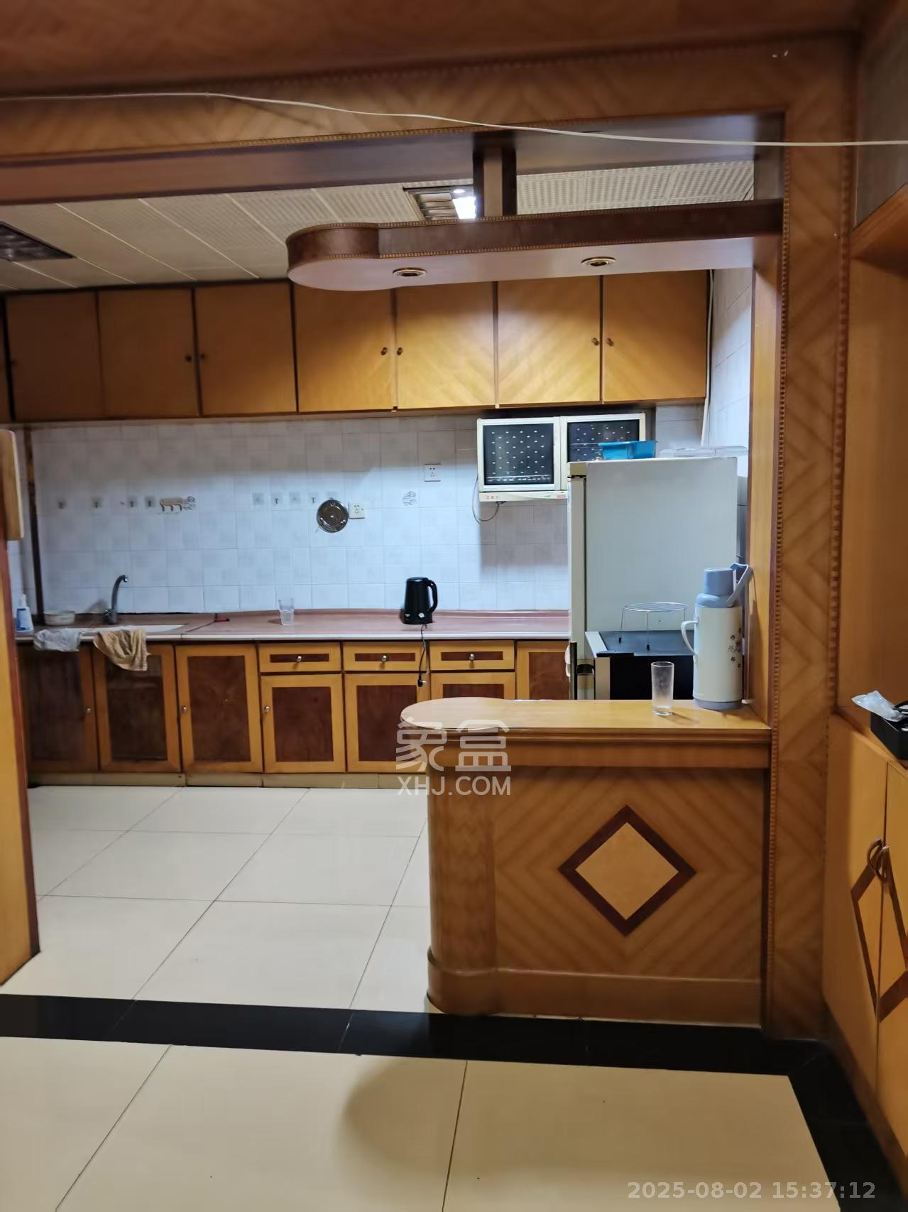 地税五分局小区  4室2厅1卫    2200.0元/月 地税五分局小区  4室2厅1卫    2200.0元/月室内图